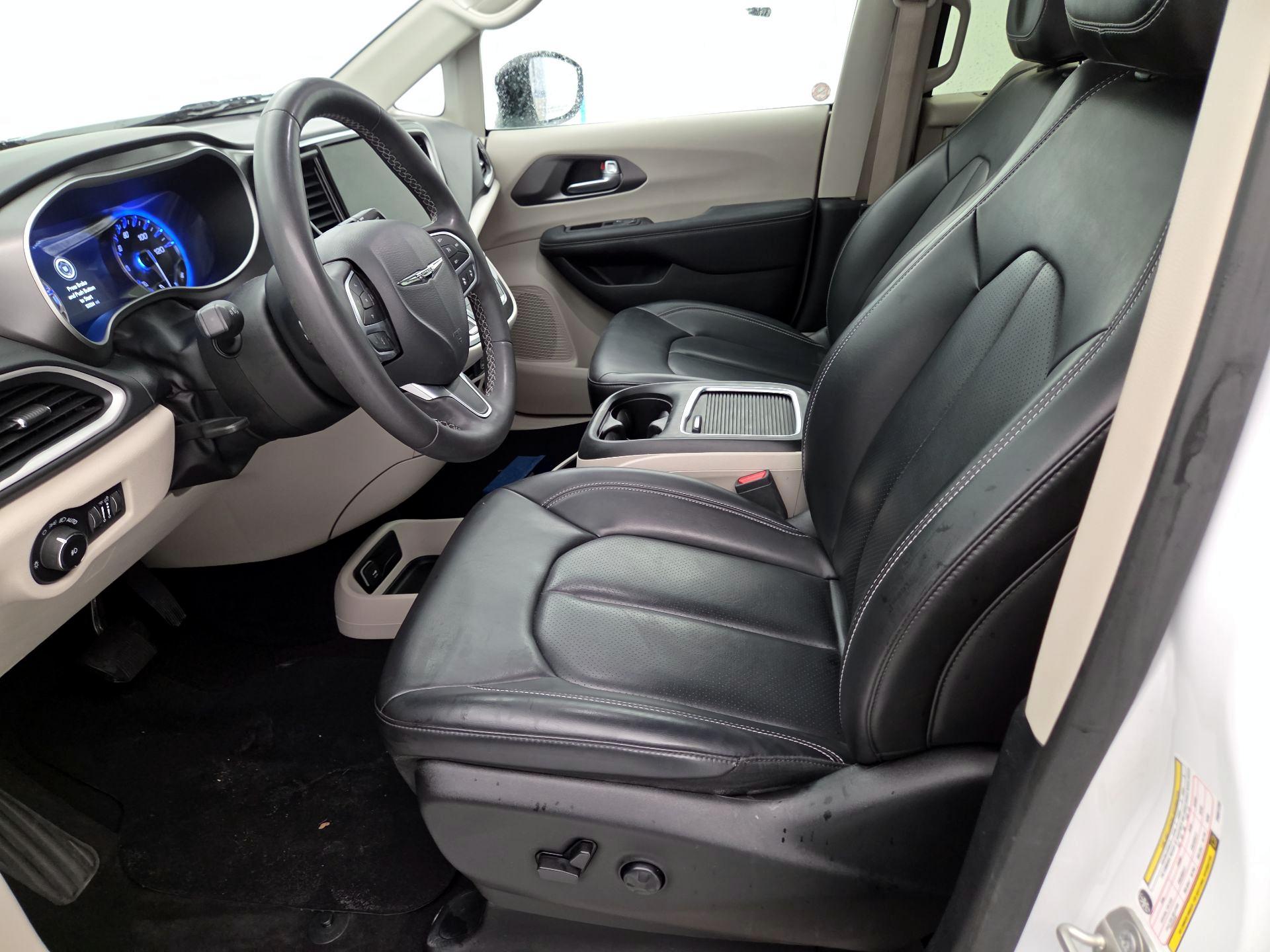 Thumbnail: 2023 Chrysler Pacifica - 11