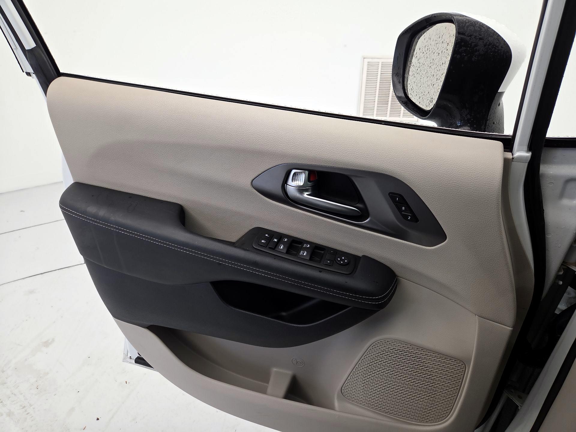 Thumbnail: 2023 Chrysler Pacifica - 12