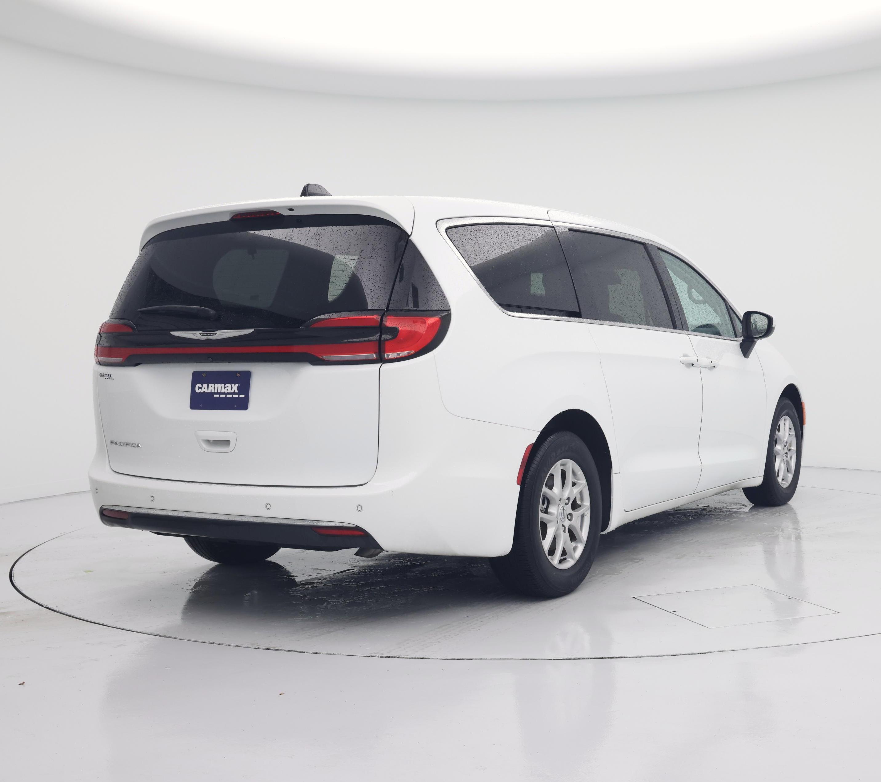 Thumbnail: 2023 Chrysler Pacifica - 8