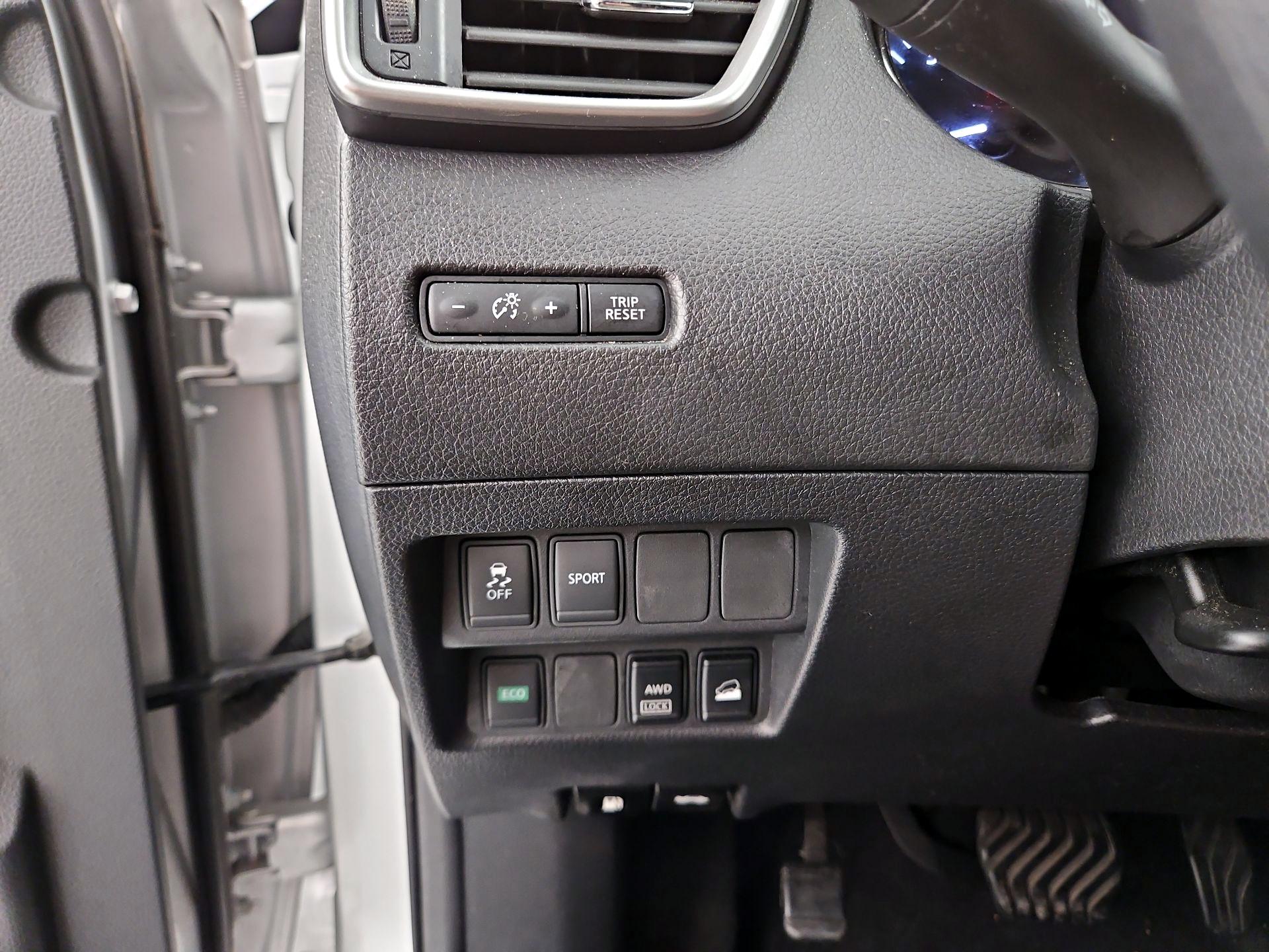 Thumbnail: 2015 Nissan Rogue - 13