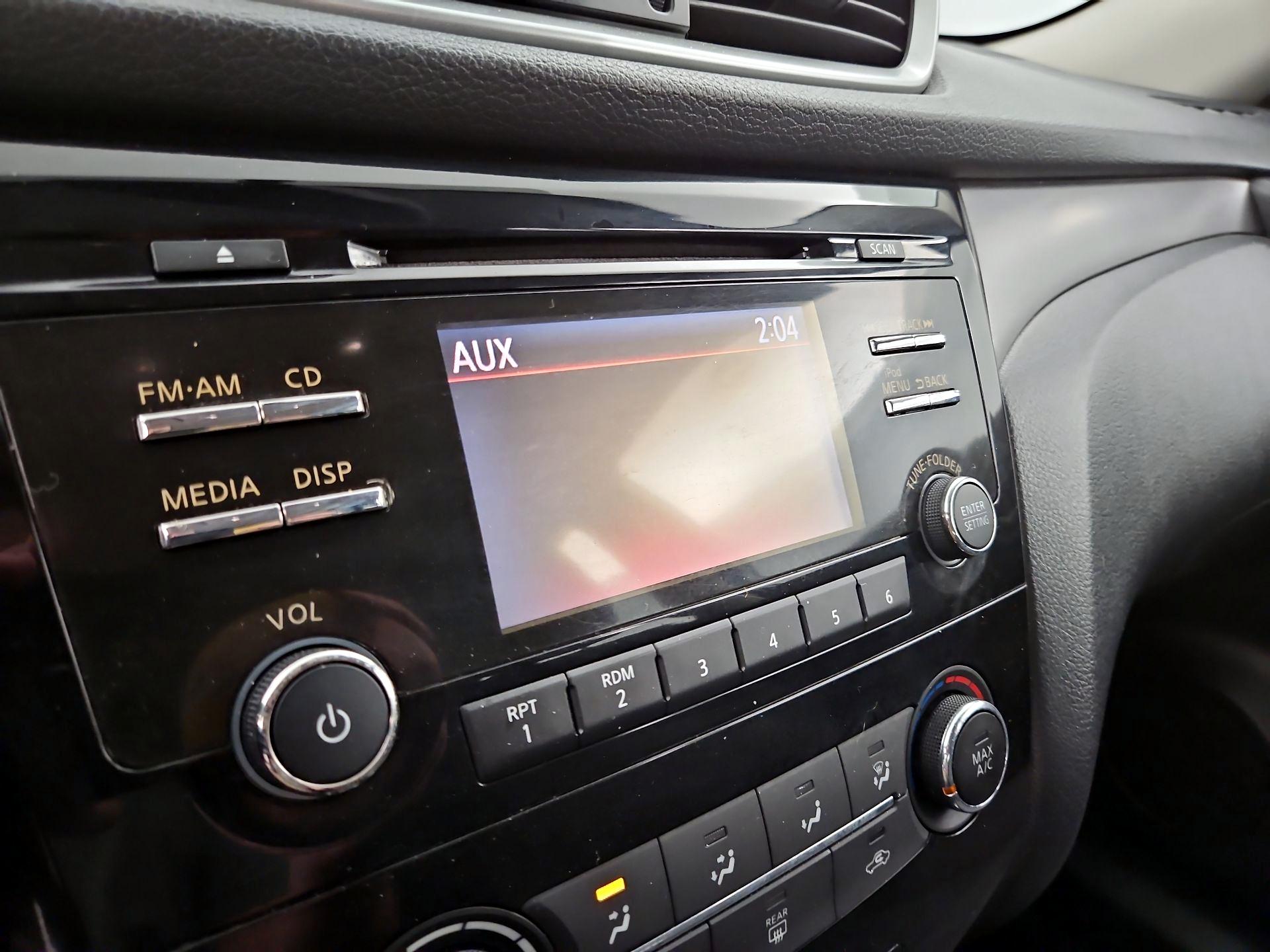 Thumbnail: 2015 Nissan Rogue - 15