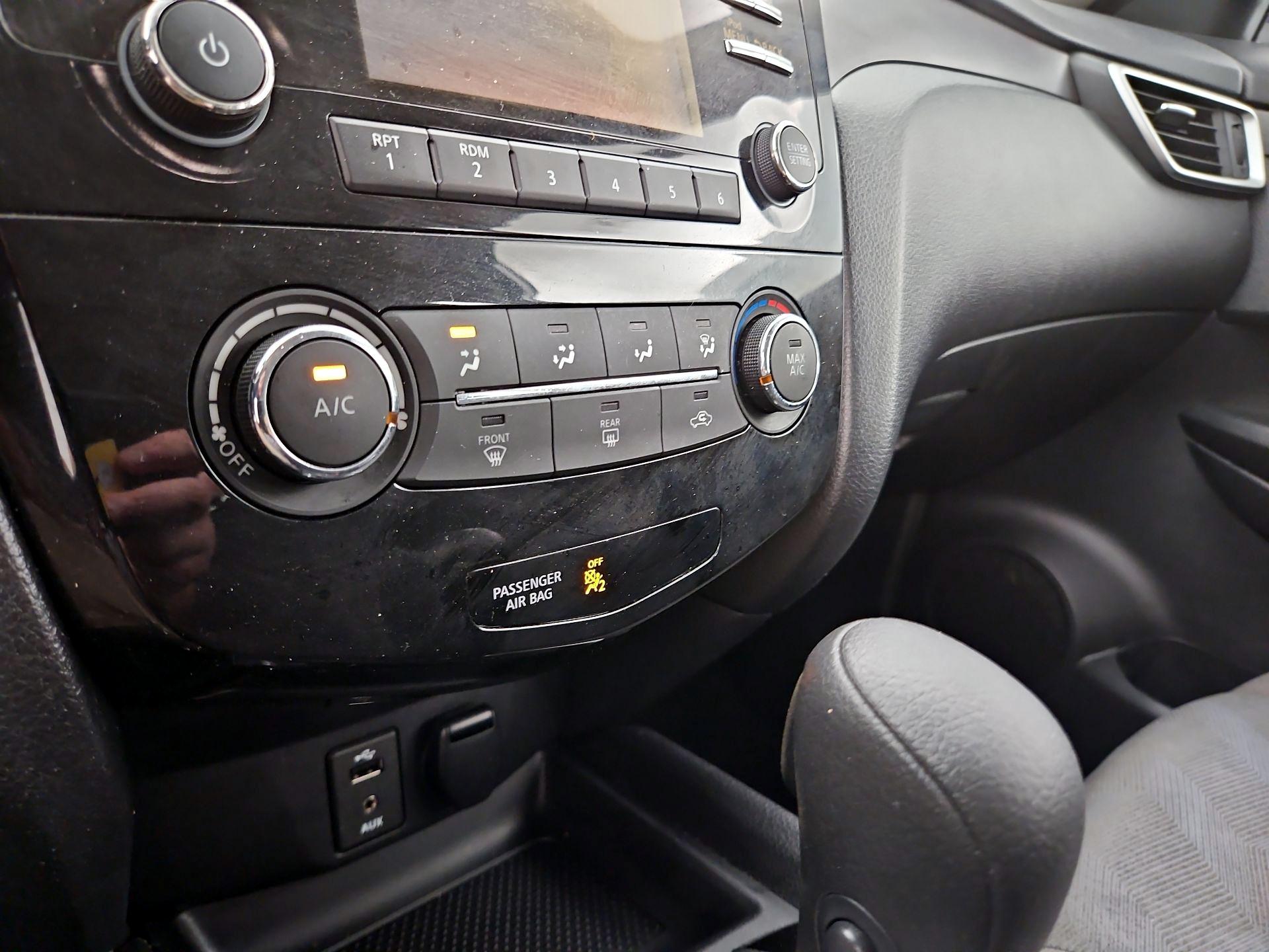 Thumbnail: 2015 Nissan Rogue - 16