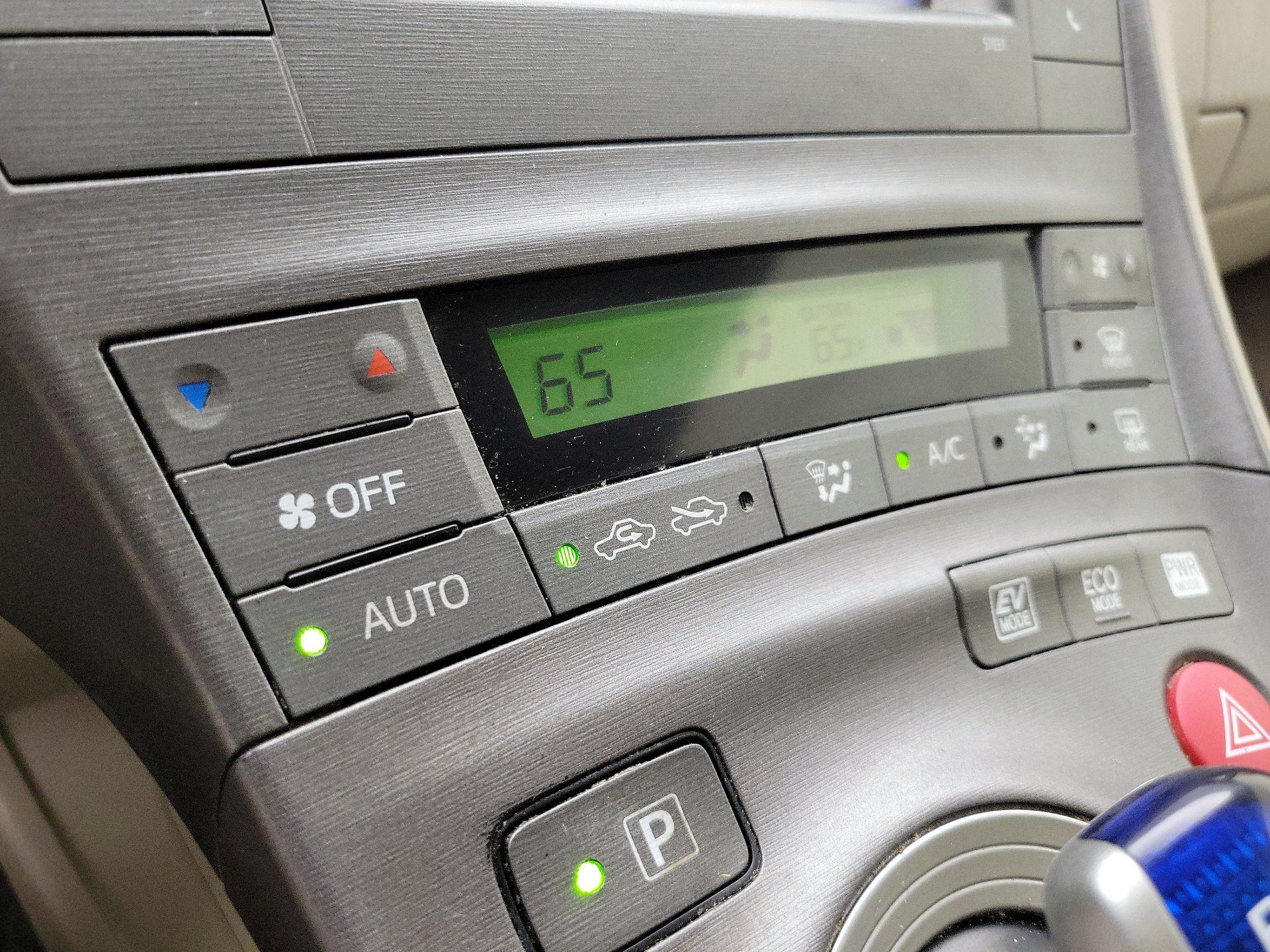 Thumbnail: 2014 Toyota Prius - 15