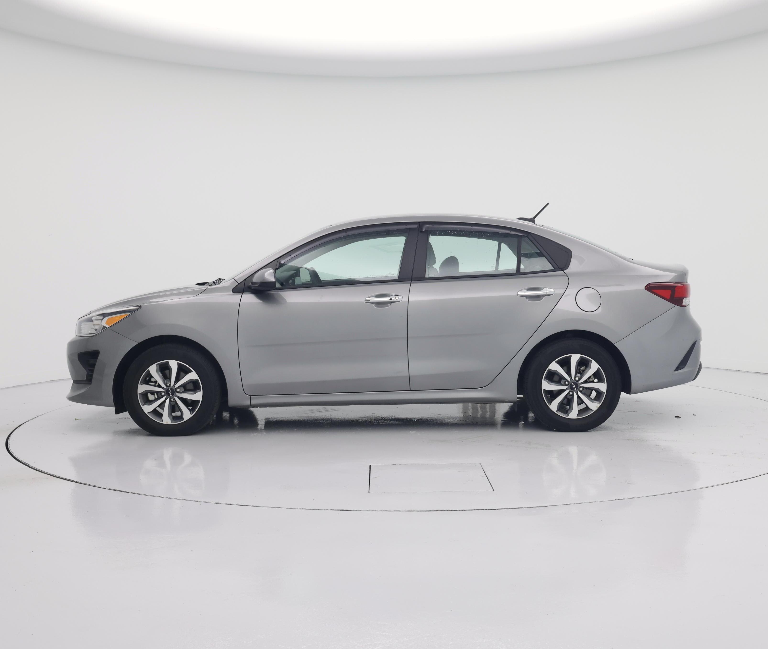 Thumbnail: 2022 Kia Rio - 3