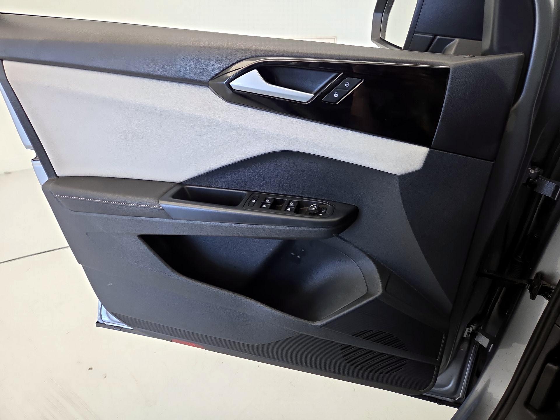 Thumbnail: 2025 Volkswagen Taos - 12