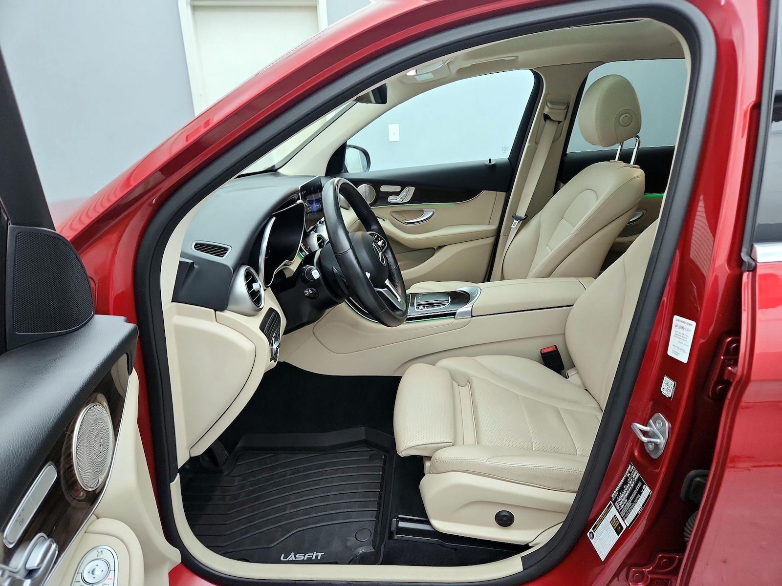 2021 Mercedes-Benz GLC GLC300 - Photo 12