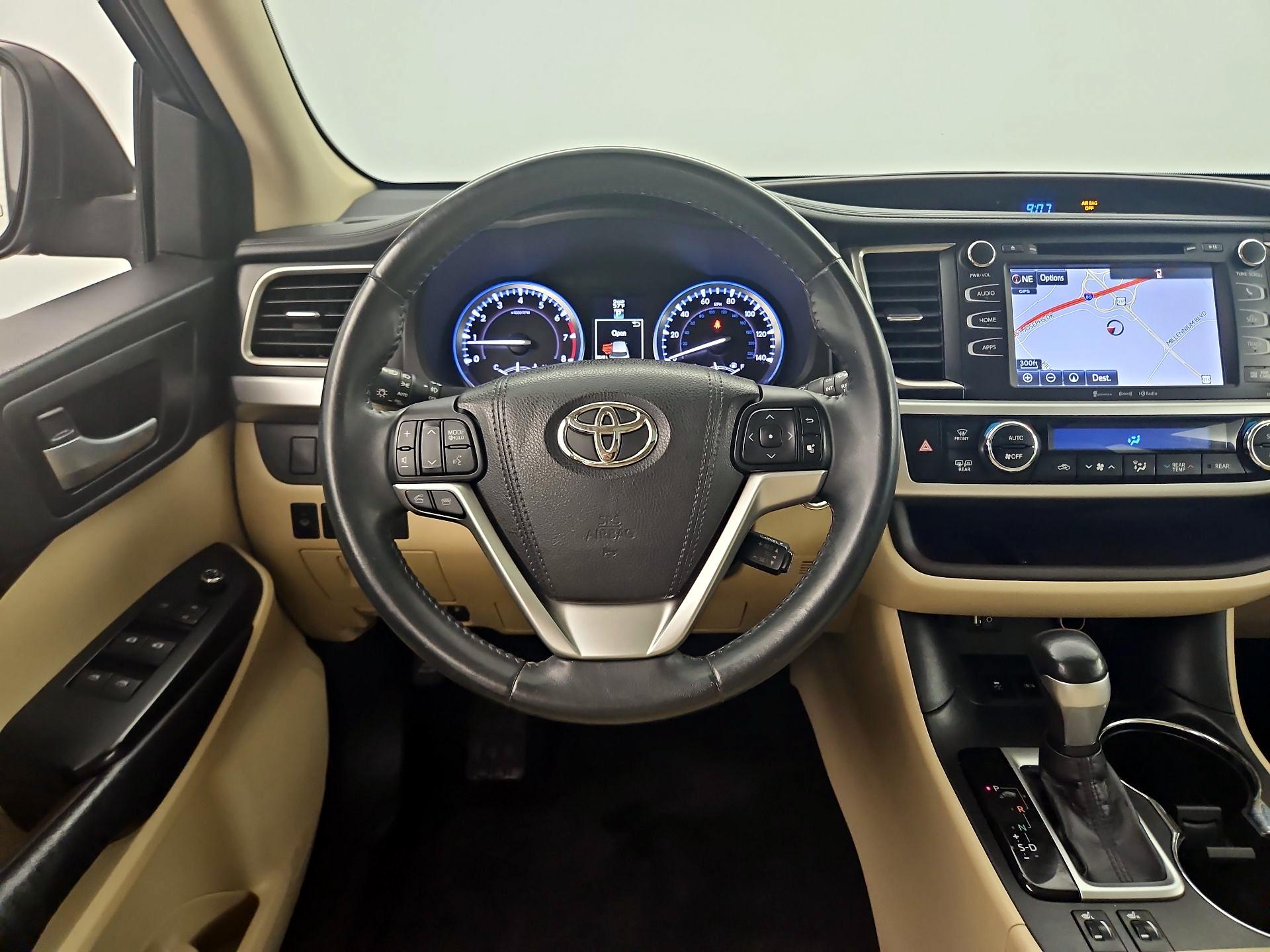 Thumbnail: 2016 Toyota Highlander - 10