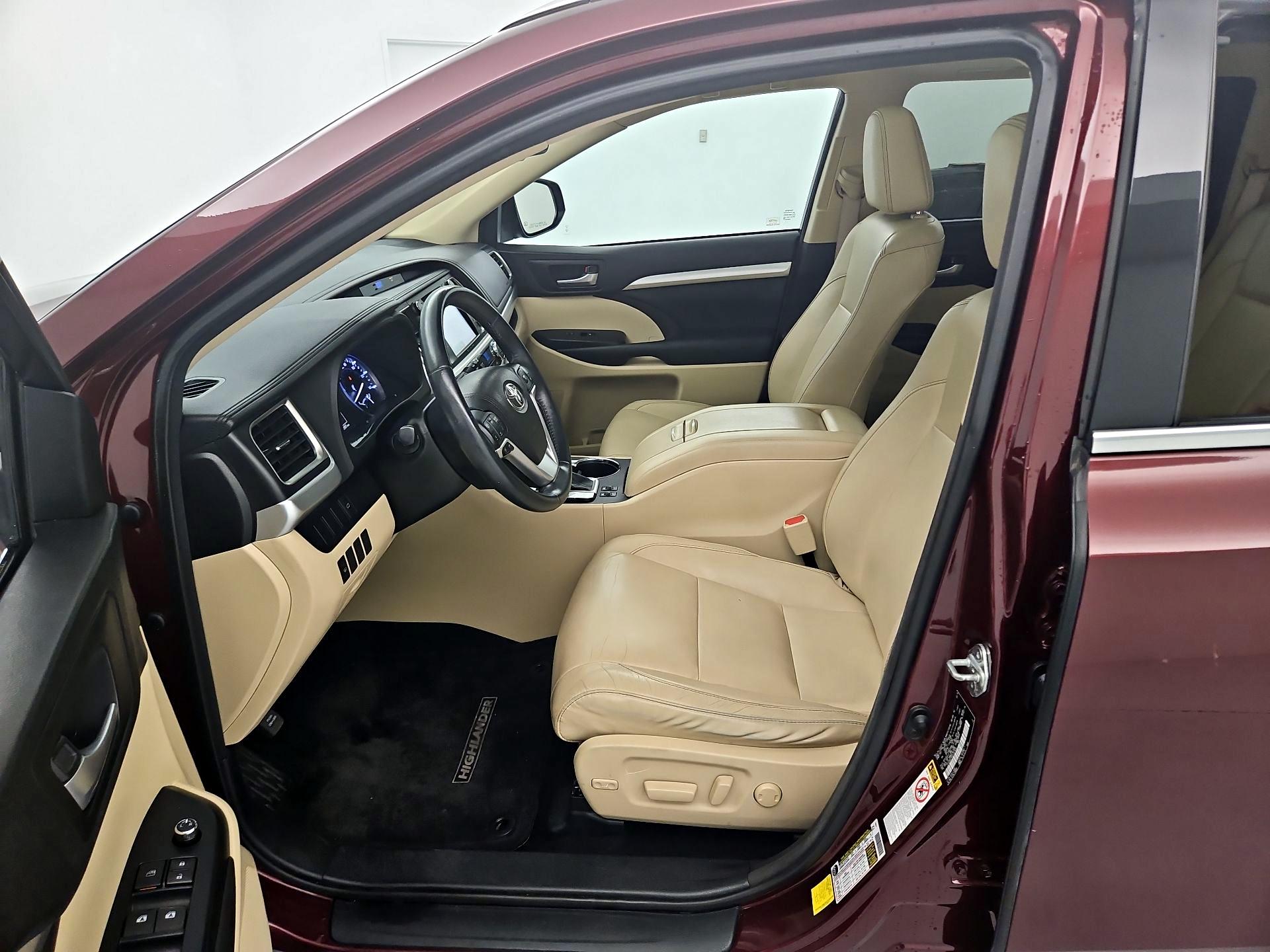 Thumbnail: 2016 Toyota Highlander - 11