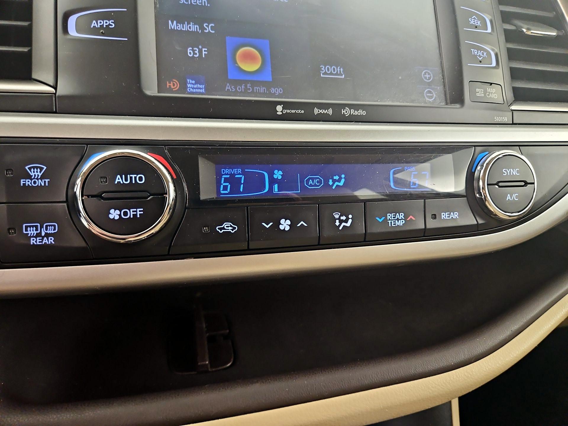 Thumbnail: 2016 Toyota Highlander - 17