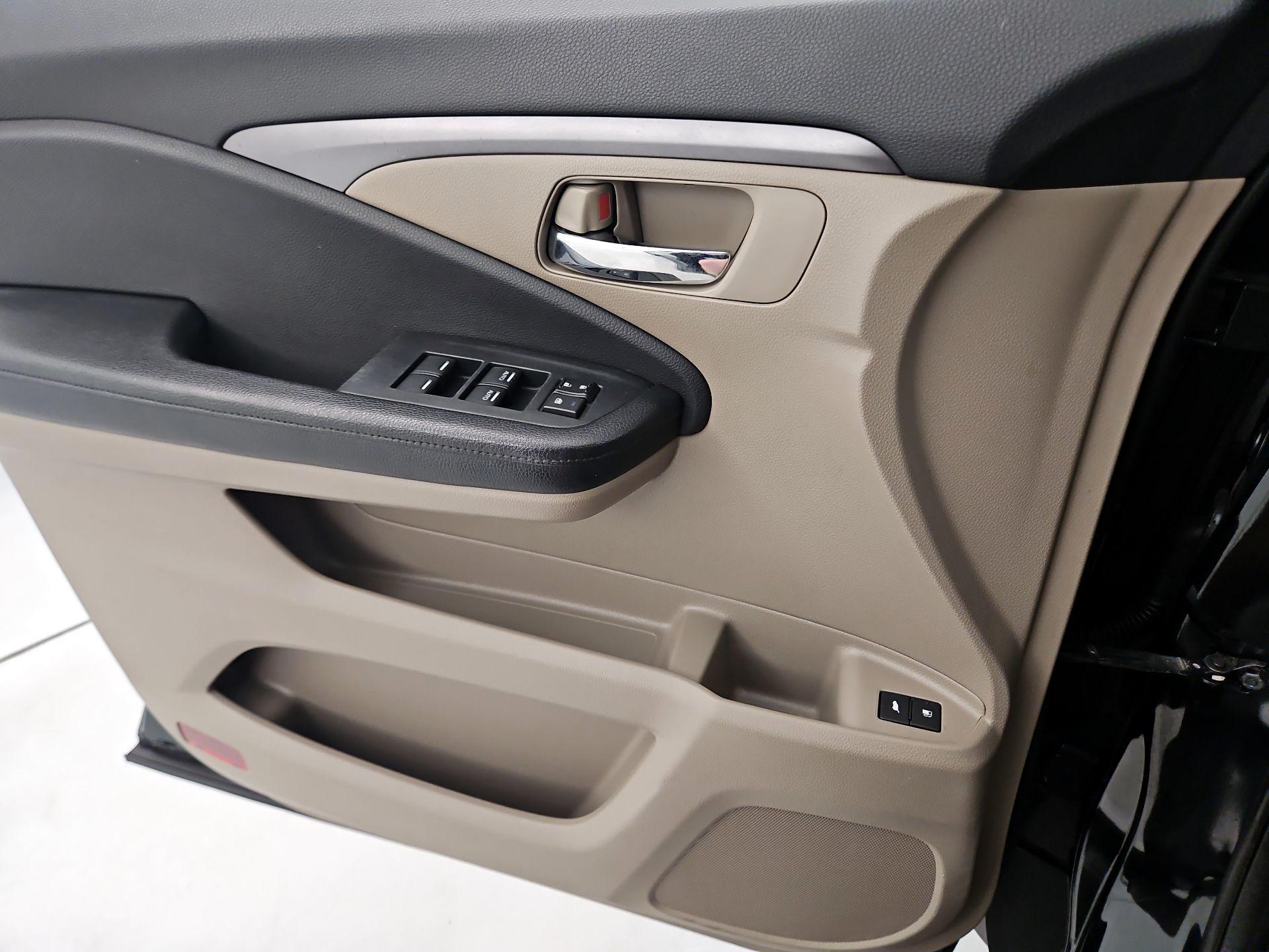 Thumbnail: 2016 Honda Pilot - 12
