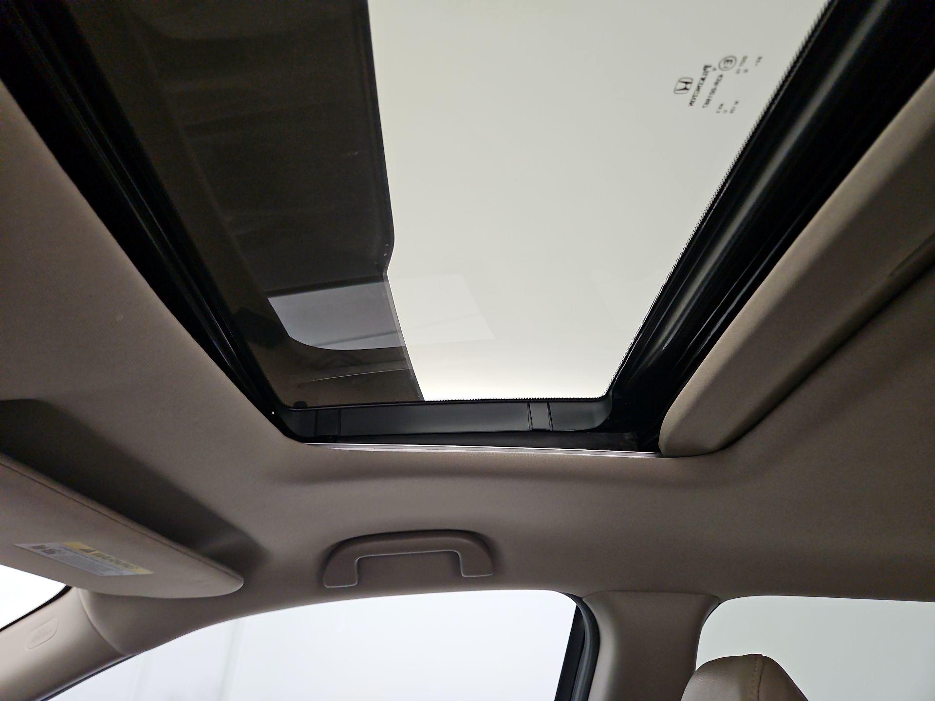 Thumbnail: 2016 Honda Pilot - 19
