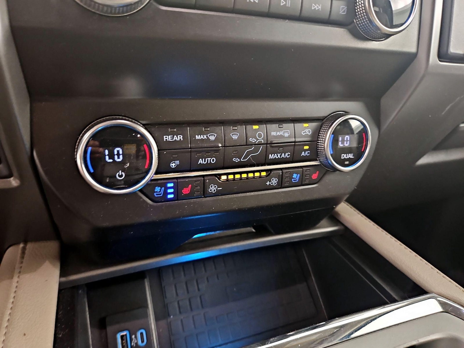 2020 Ford Expedition XLT - Photo 18