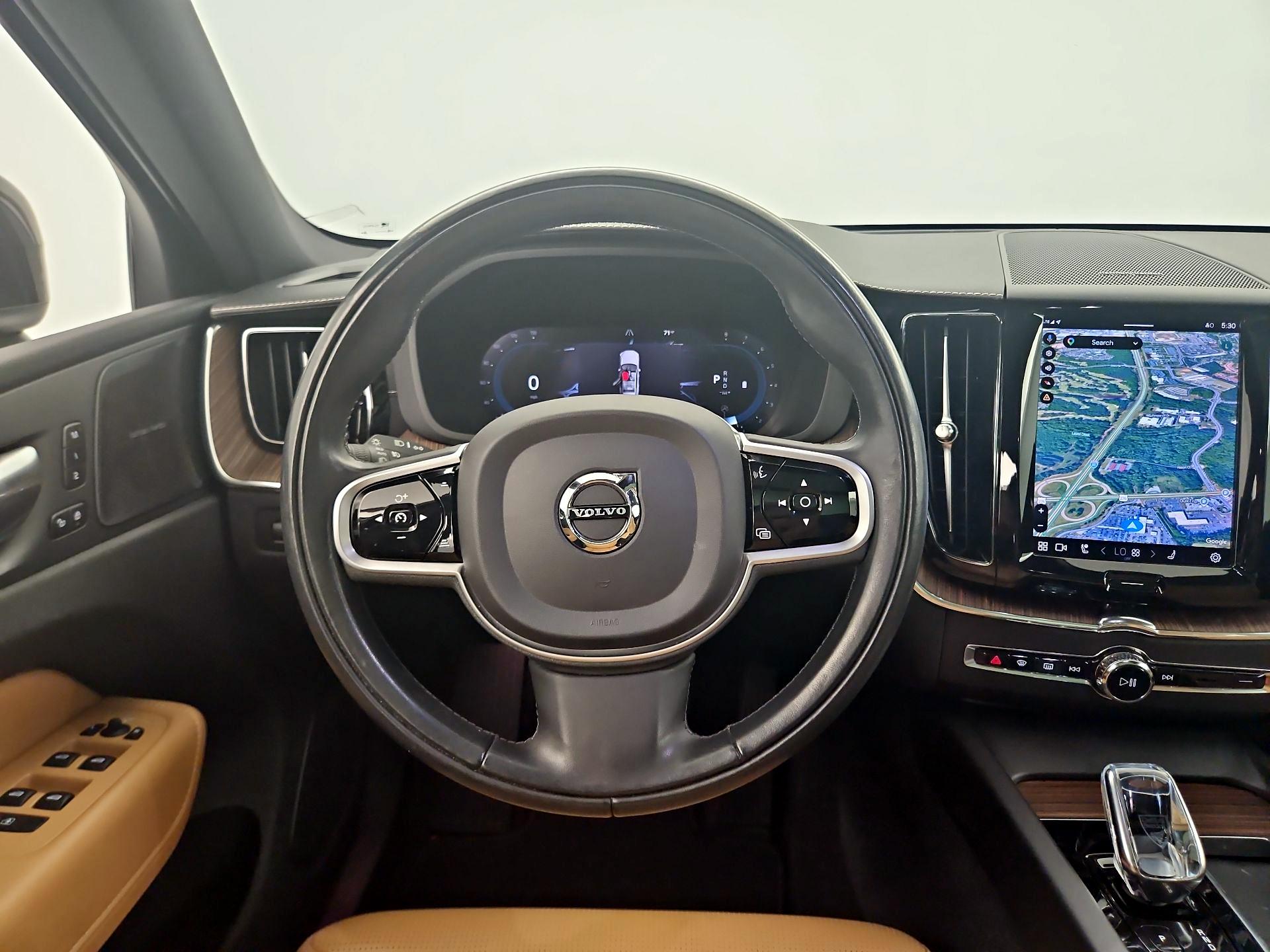 Thumbnail: 2022 Volvo XC60 - 10