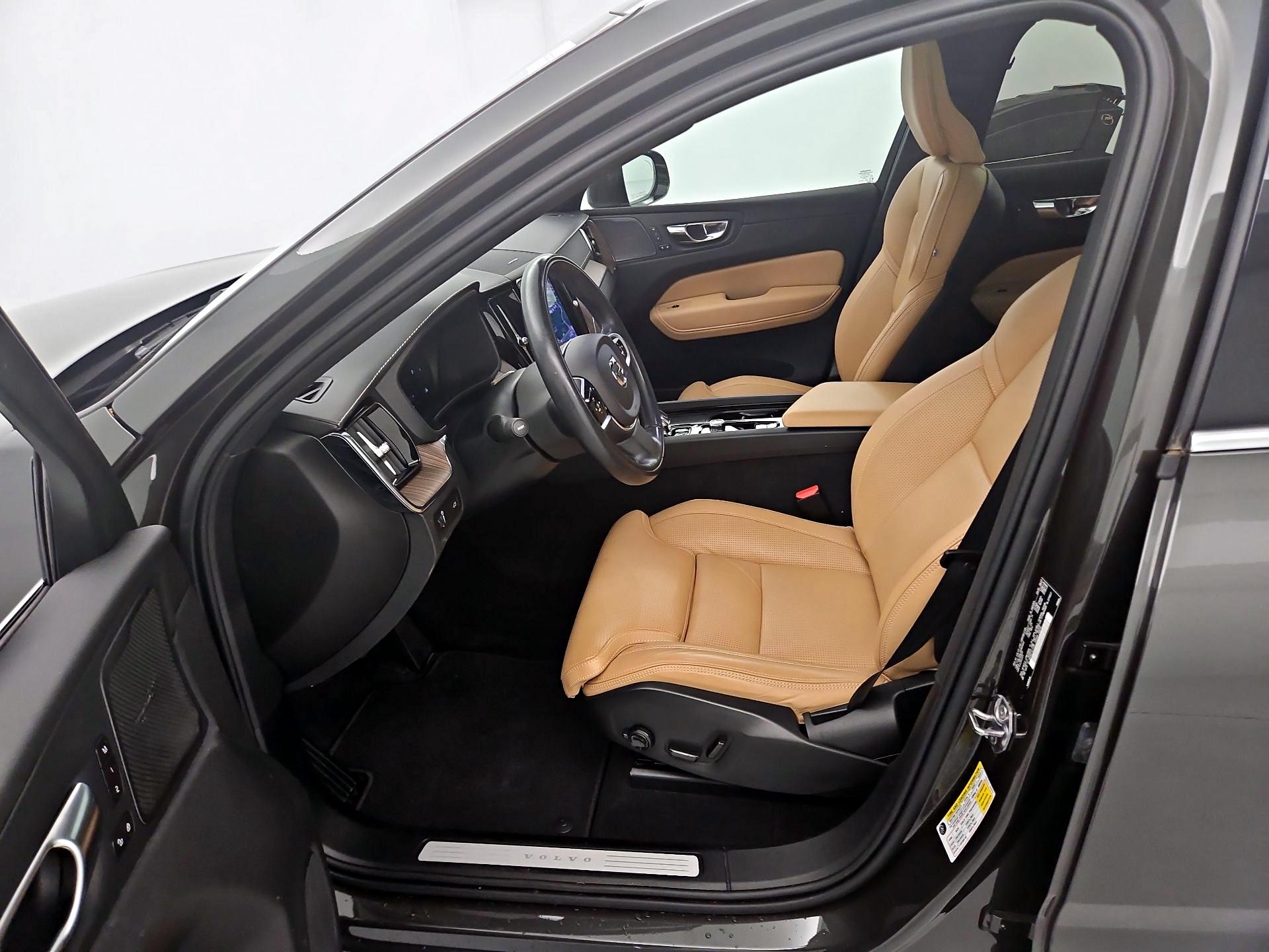 Thumbnail: 2022 Volvo XC60 - 11
