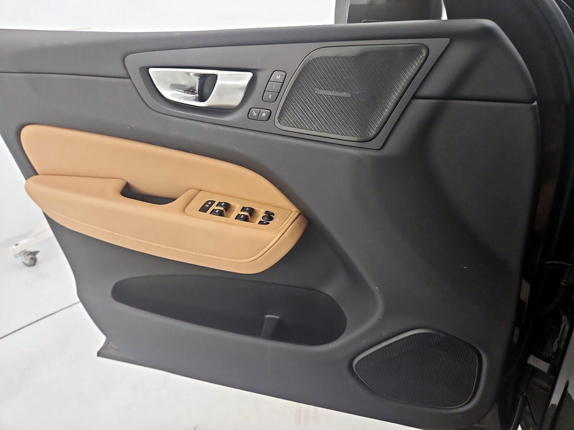 Thumbnail: 2022 Volvo XC60 - 12