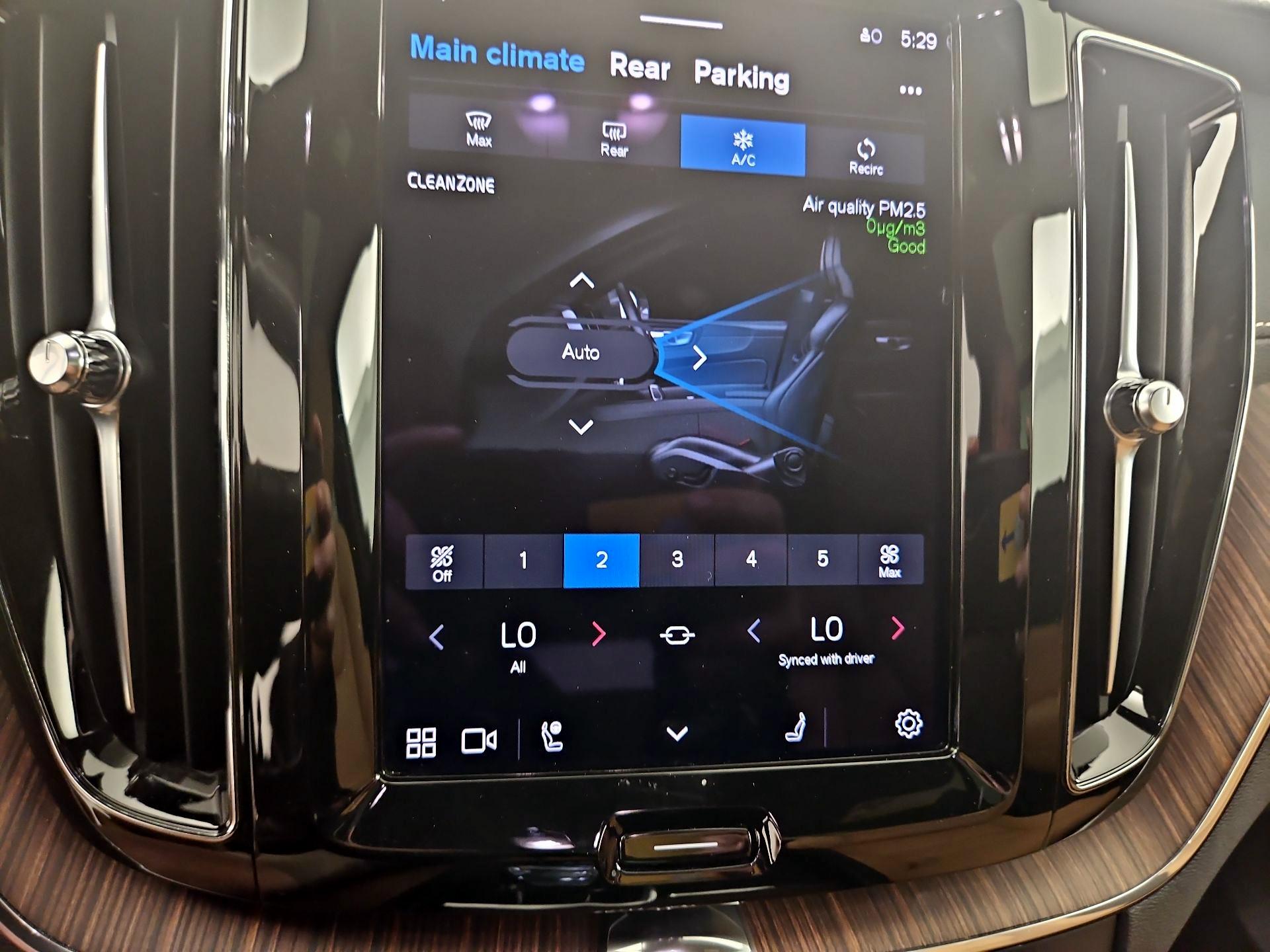 Thumbnail: 2022 Volvo XC60 - 17