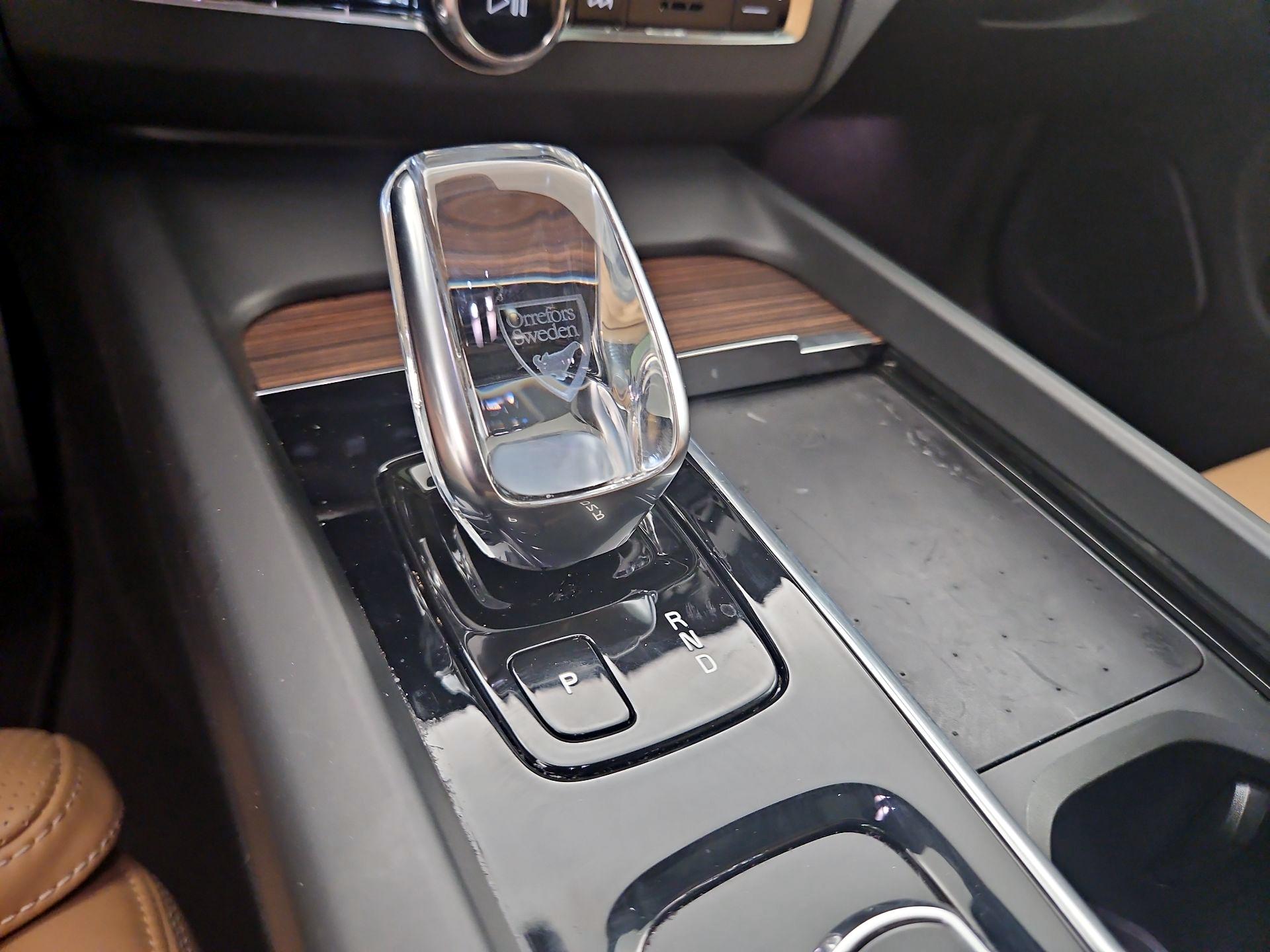 Thumbnail: 2022 Volvo XC60 - 18