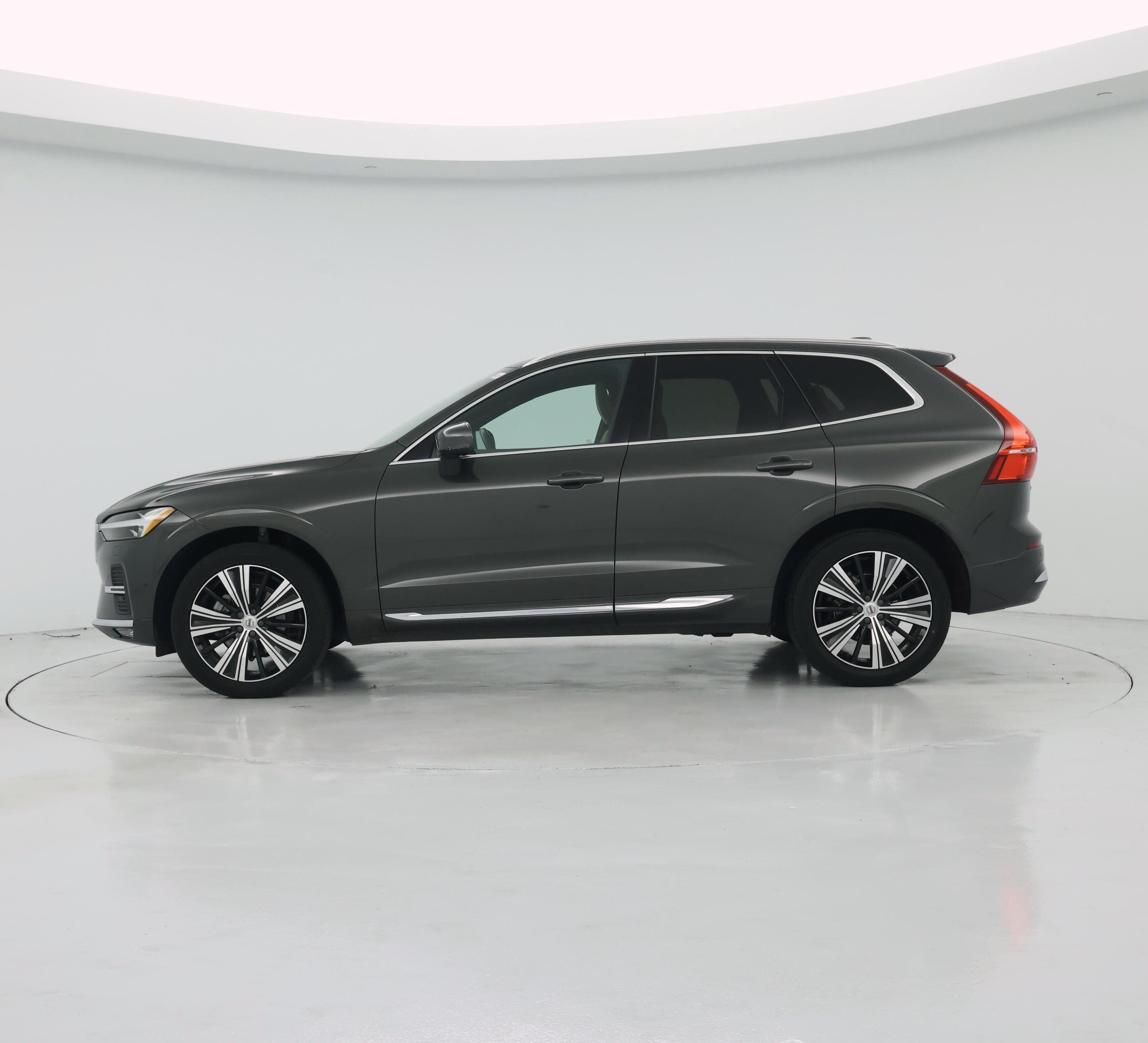 Thumbnail: 2022 Volvo XC60 - 3