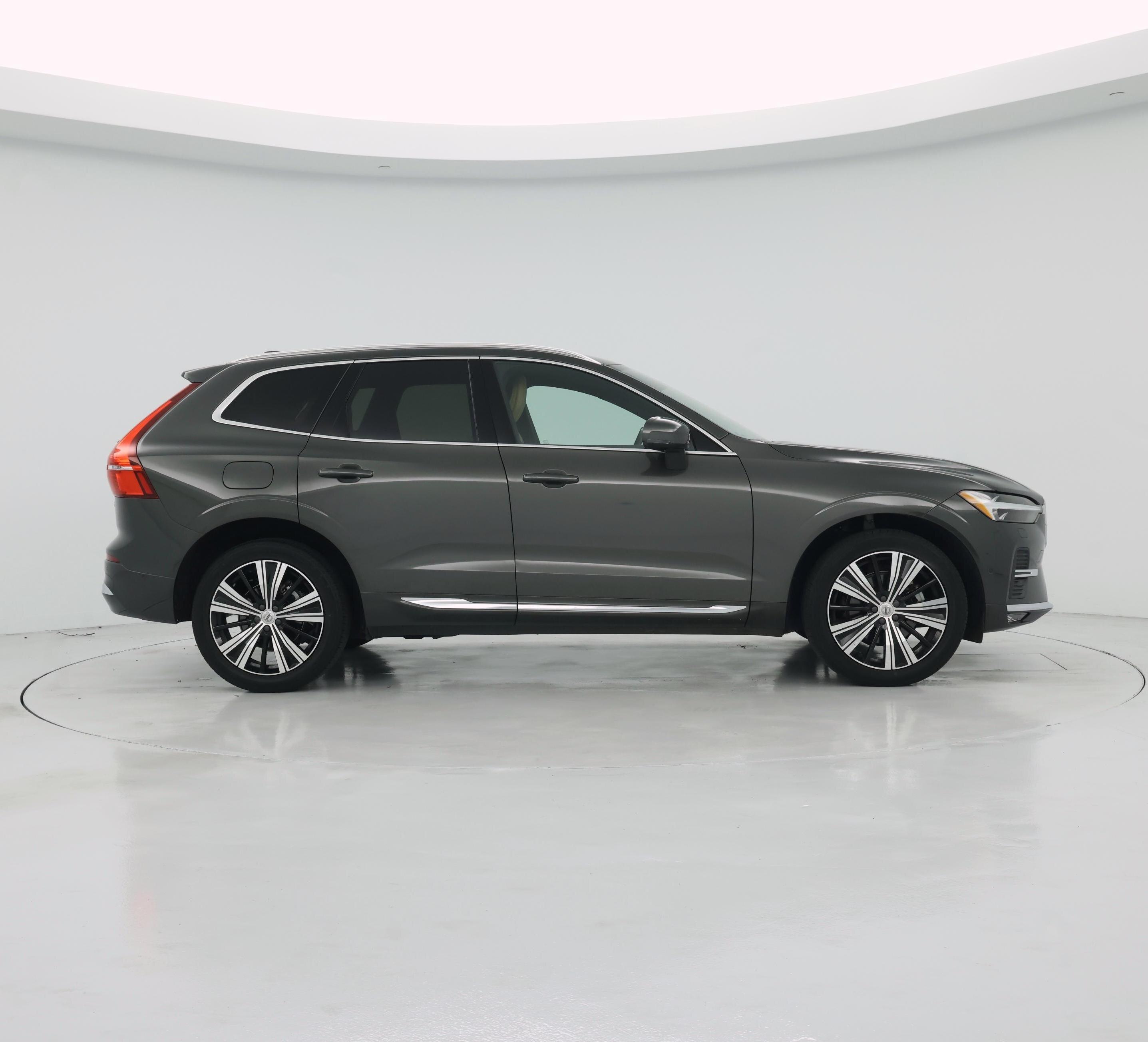 Thumbnail: 2022 Volvo XC60 - 7