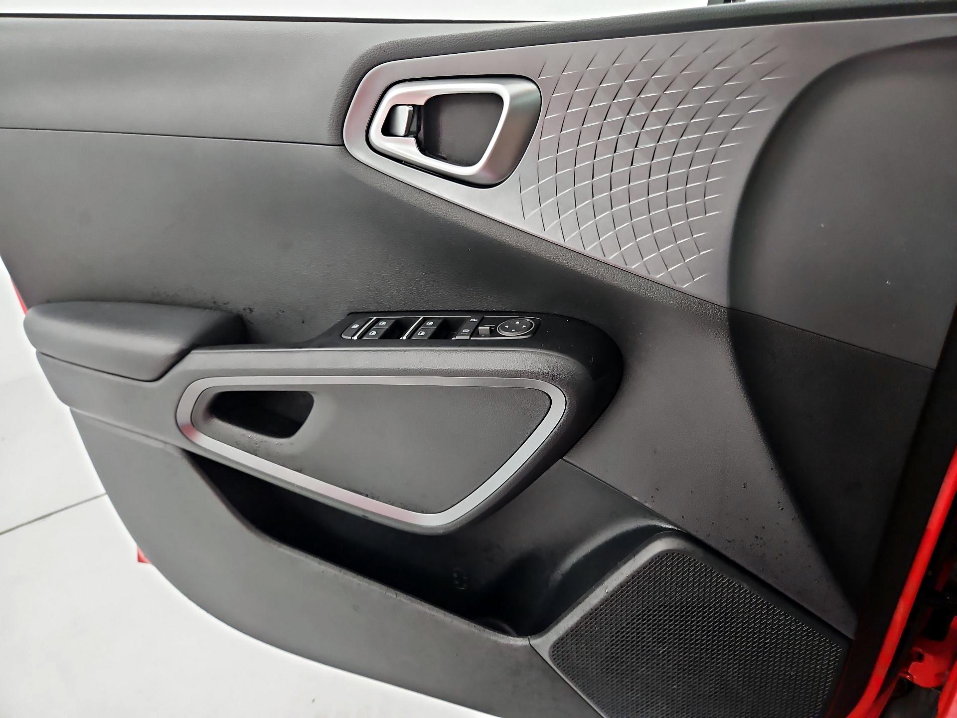 Thumbnail: 2020 Kia Soul - 12