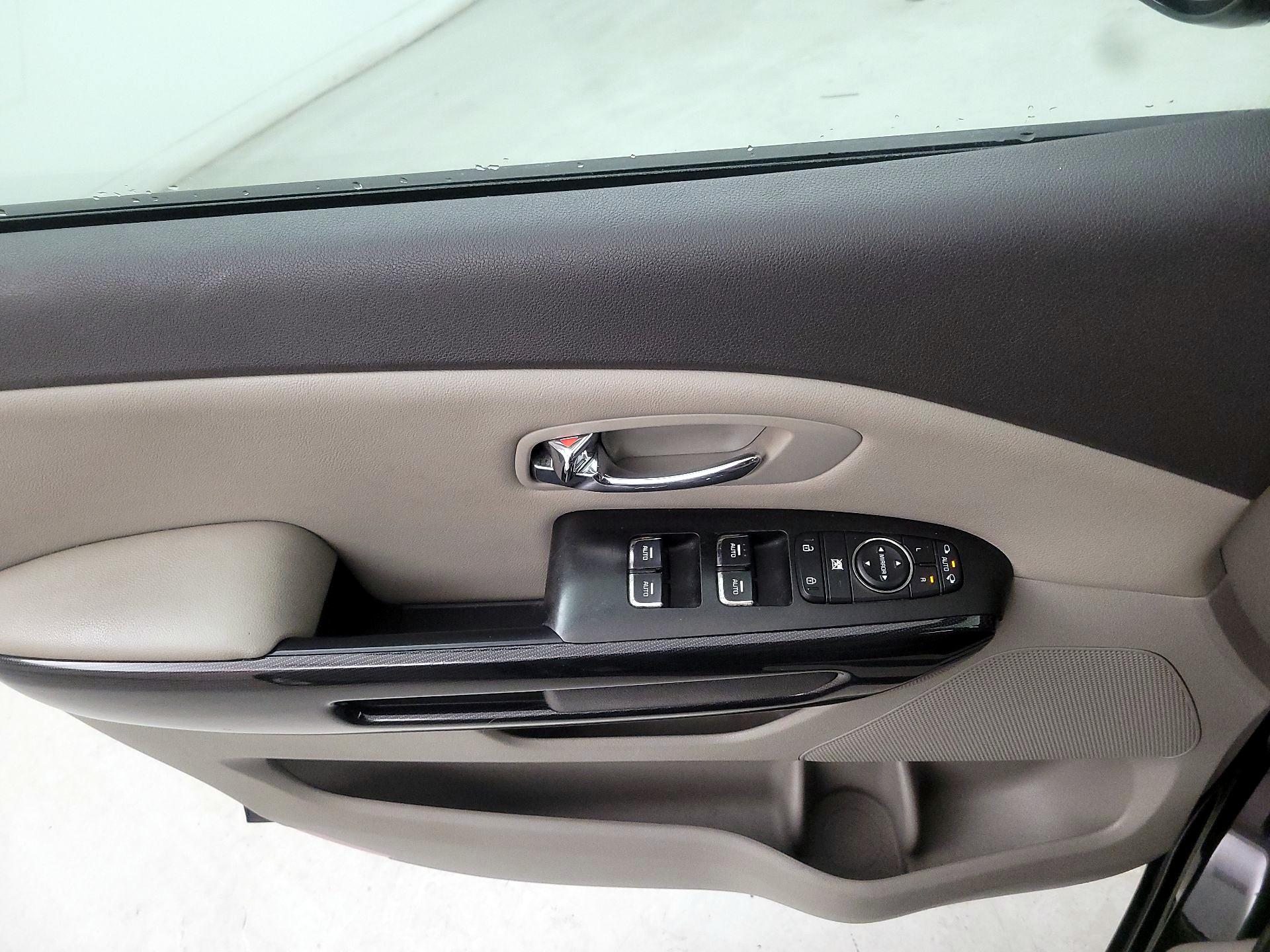 Thumbnail: 2017 Kia Sedona - 12