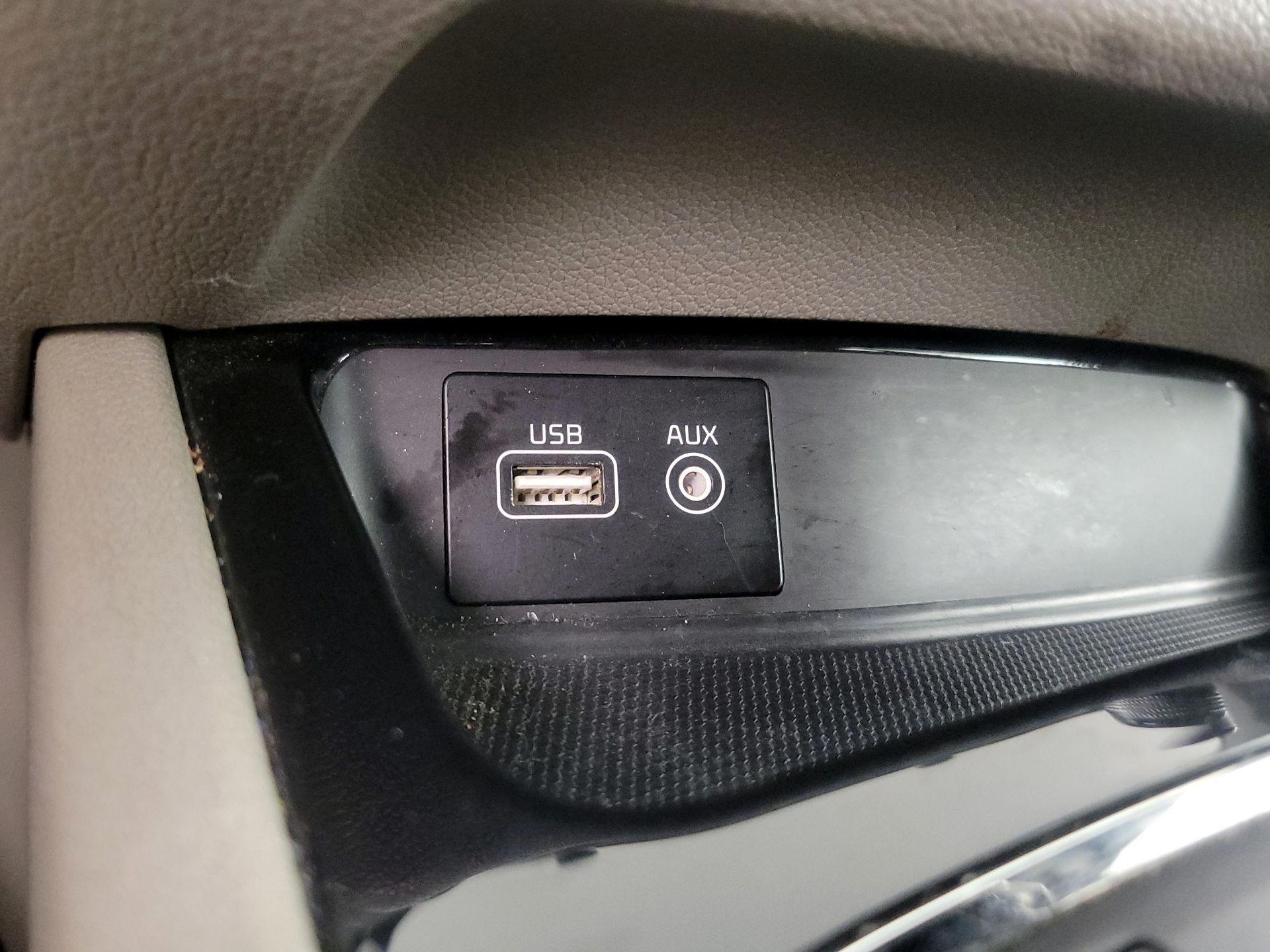 Thumbnail: 2017 Kia Sedona - 18