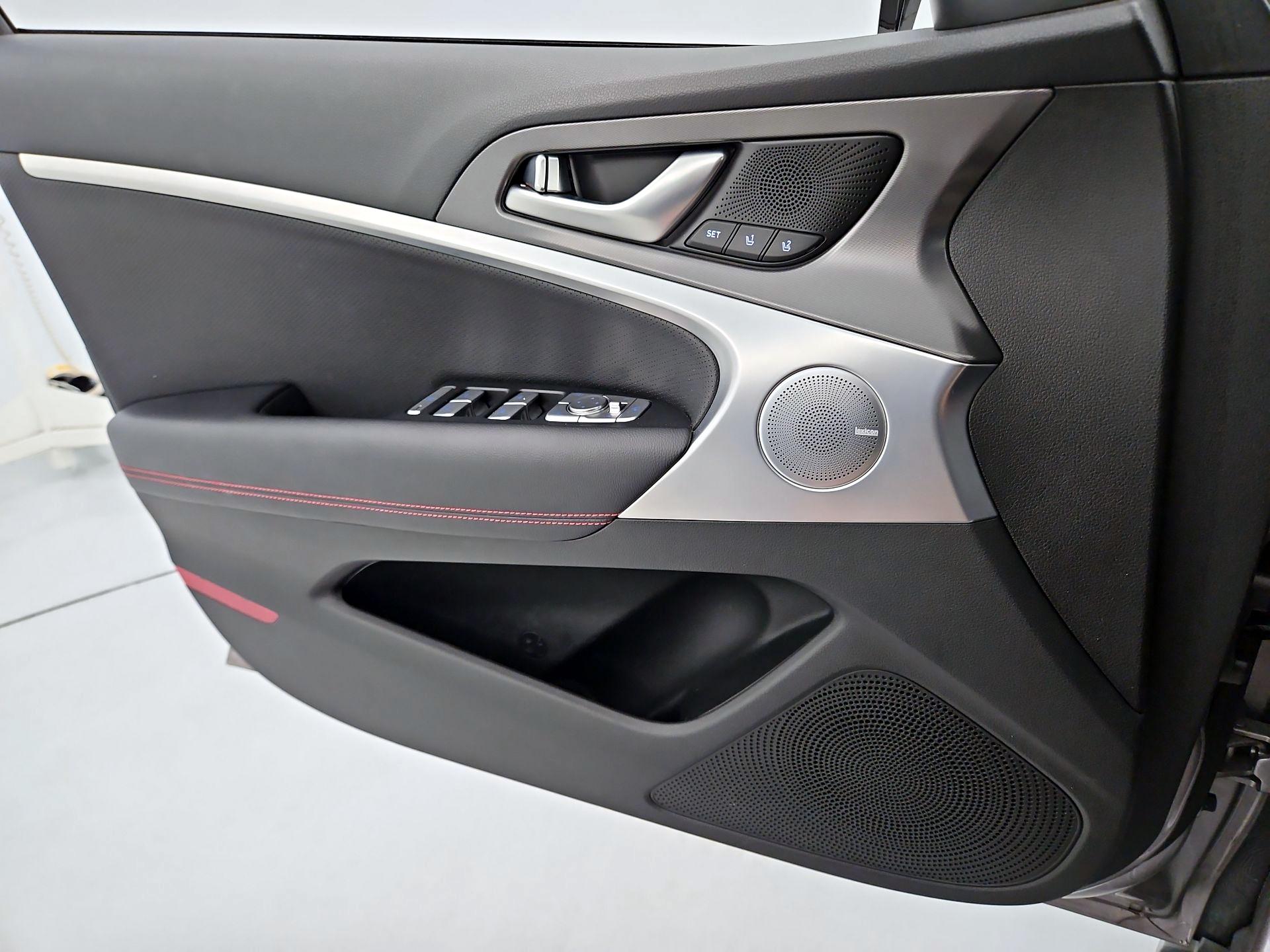 Thumbnail: 2024 Genesis G70 - 12