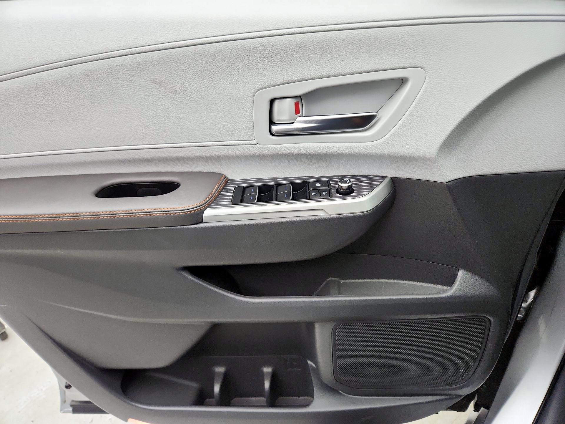 Thumbnail: 2023 Toyota Sienna - 12
