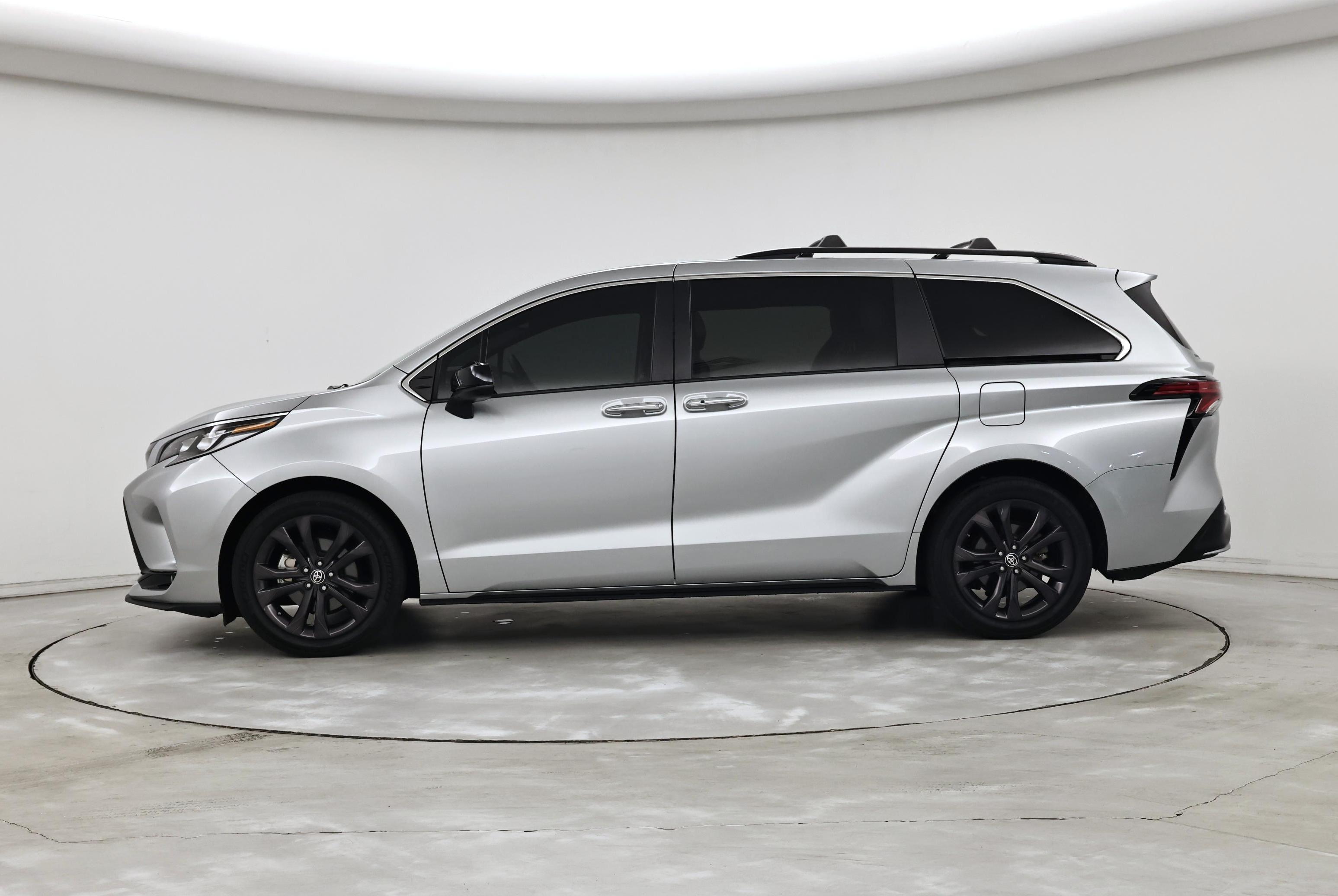 Thumbnail: 2023 Toyota Sienna - 3