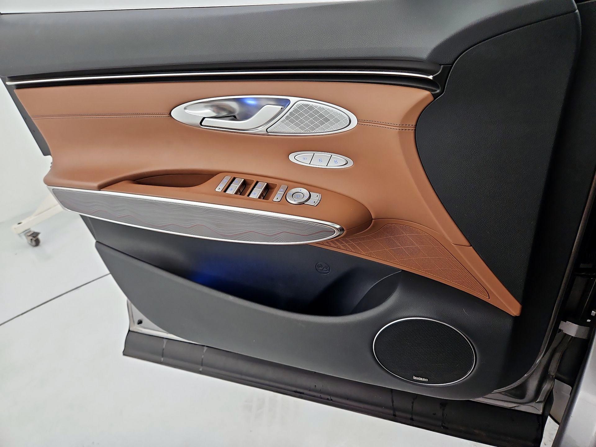 Thumbnail: 2022 Genesis GV70 - 12
