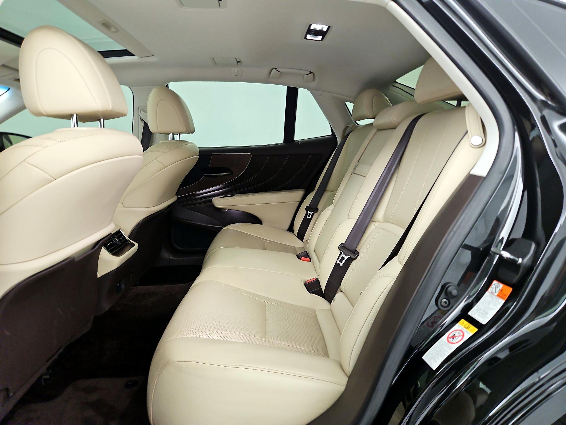Thumbnail: 2018 Lexus LS - 19