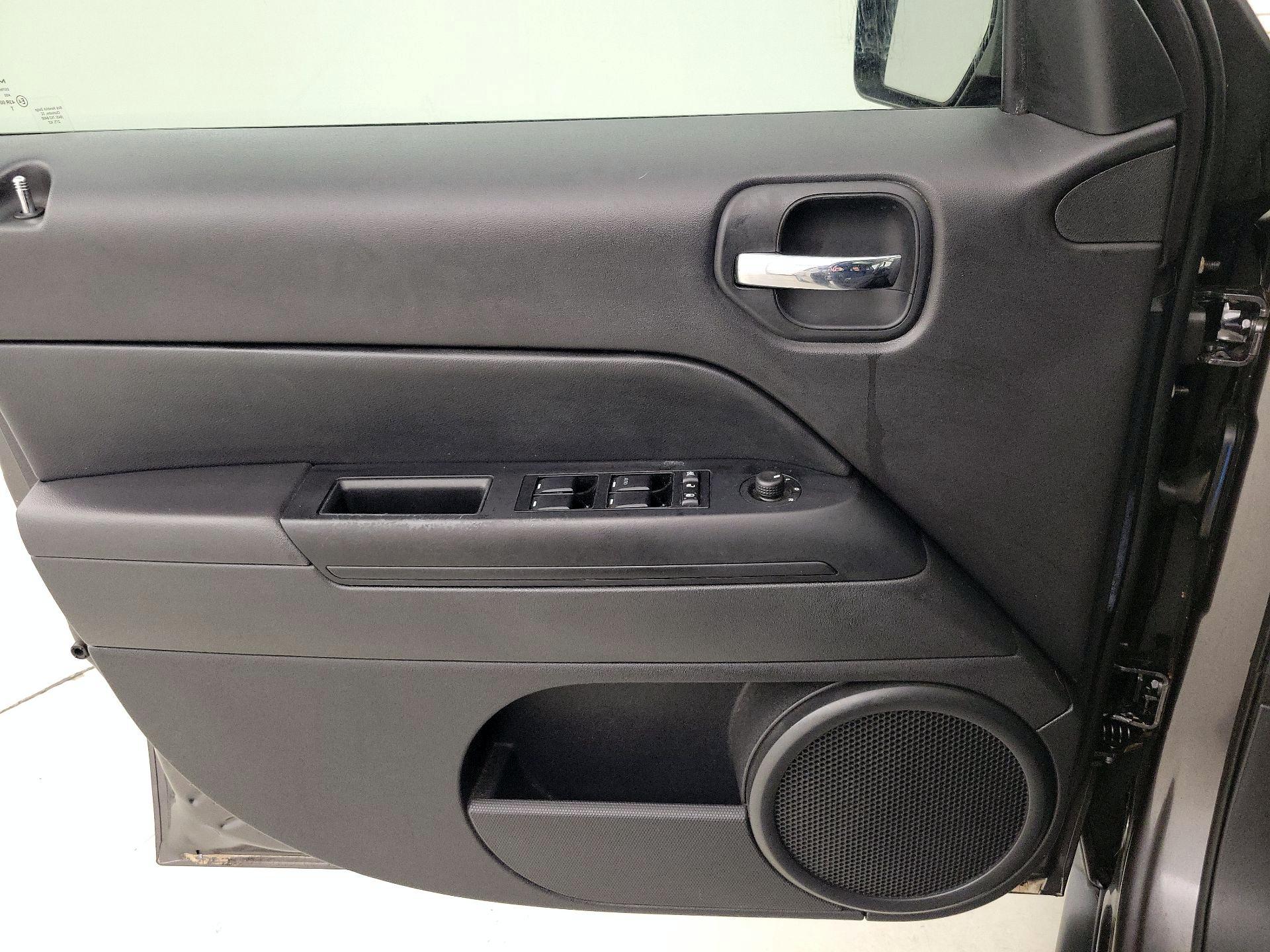 Thumbnail: 2015 Jeep Patriot - 12