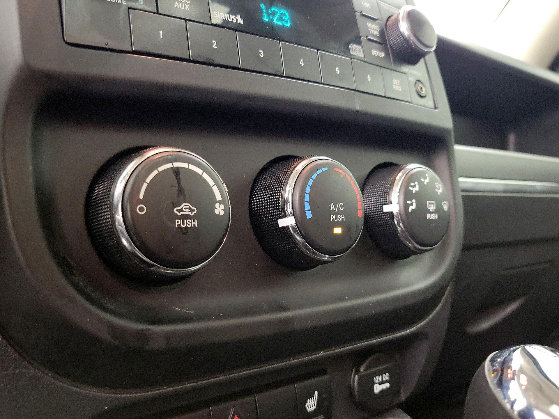 Thumbnail: 2015 Jeep Patriot - 14