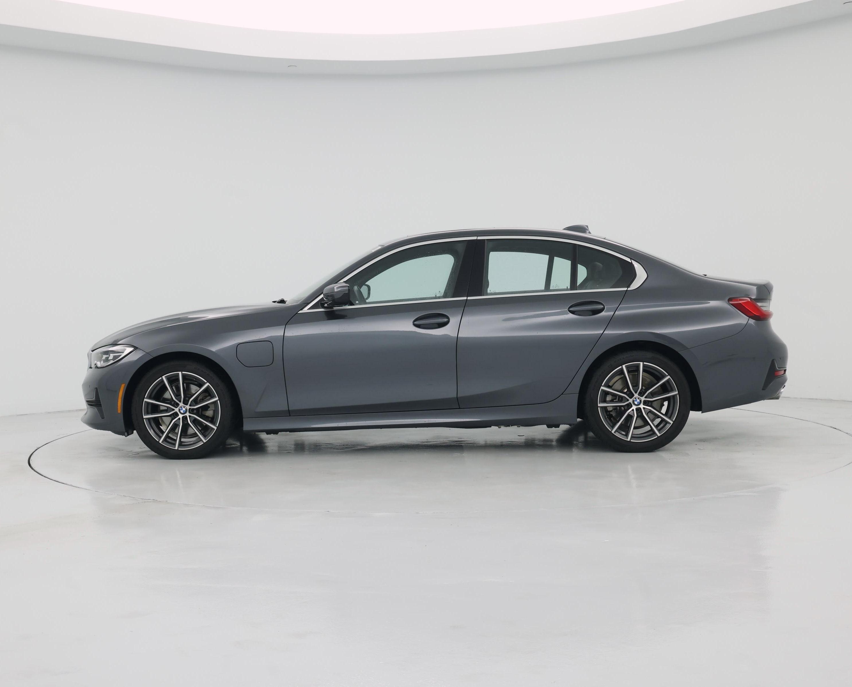 Thumbnail: 2021 BMW 3 Series - 3