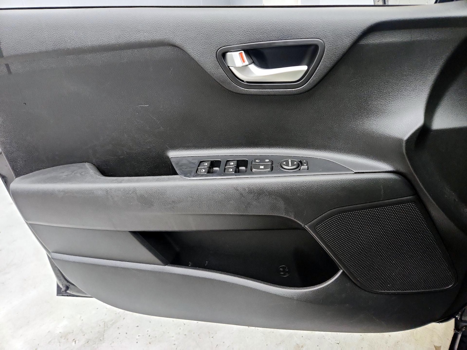 2022 Kia Rio 5-Door S - Photo 13