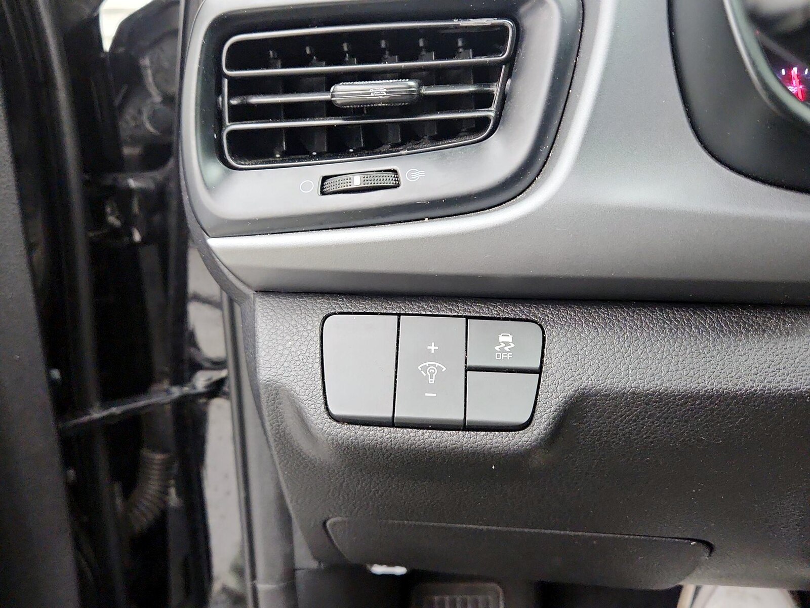 2022 Kia Rio 5-Door S - Photo 14