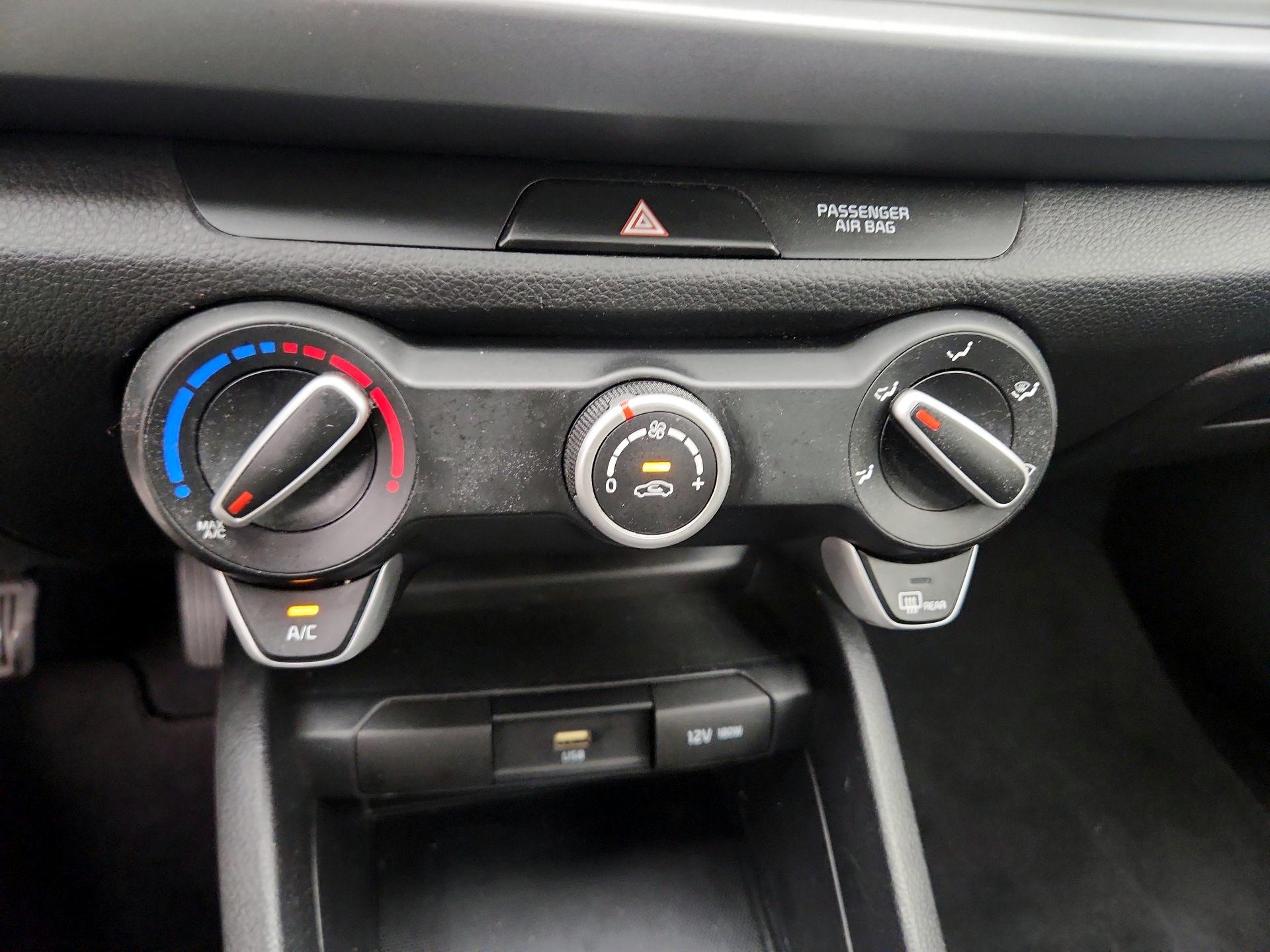 Thumbnail: 2022 Kia Rio5 - 16