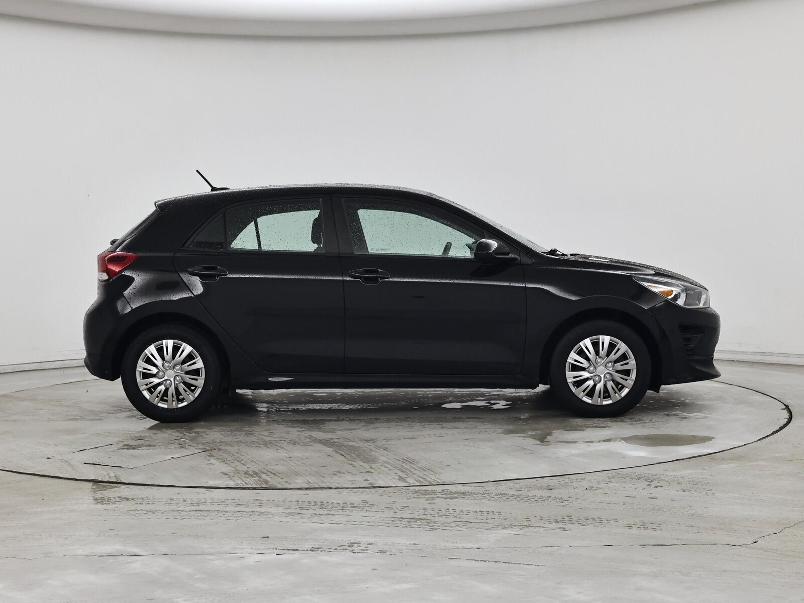 2022 Kia Rio 5-Door S - Photo 8