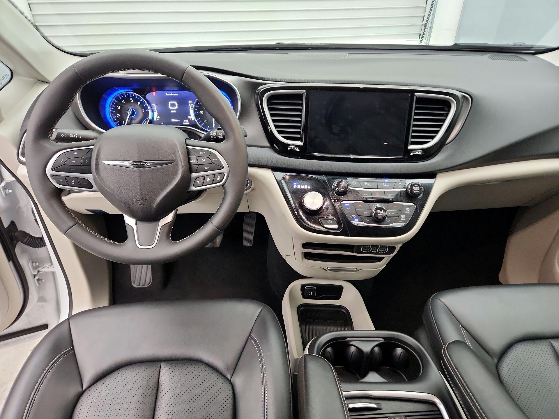 Thumbnail: 2024 Chrysler Pacifica - 9