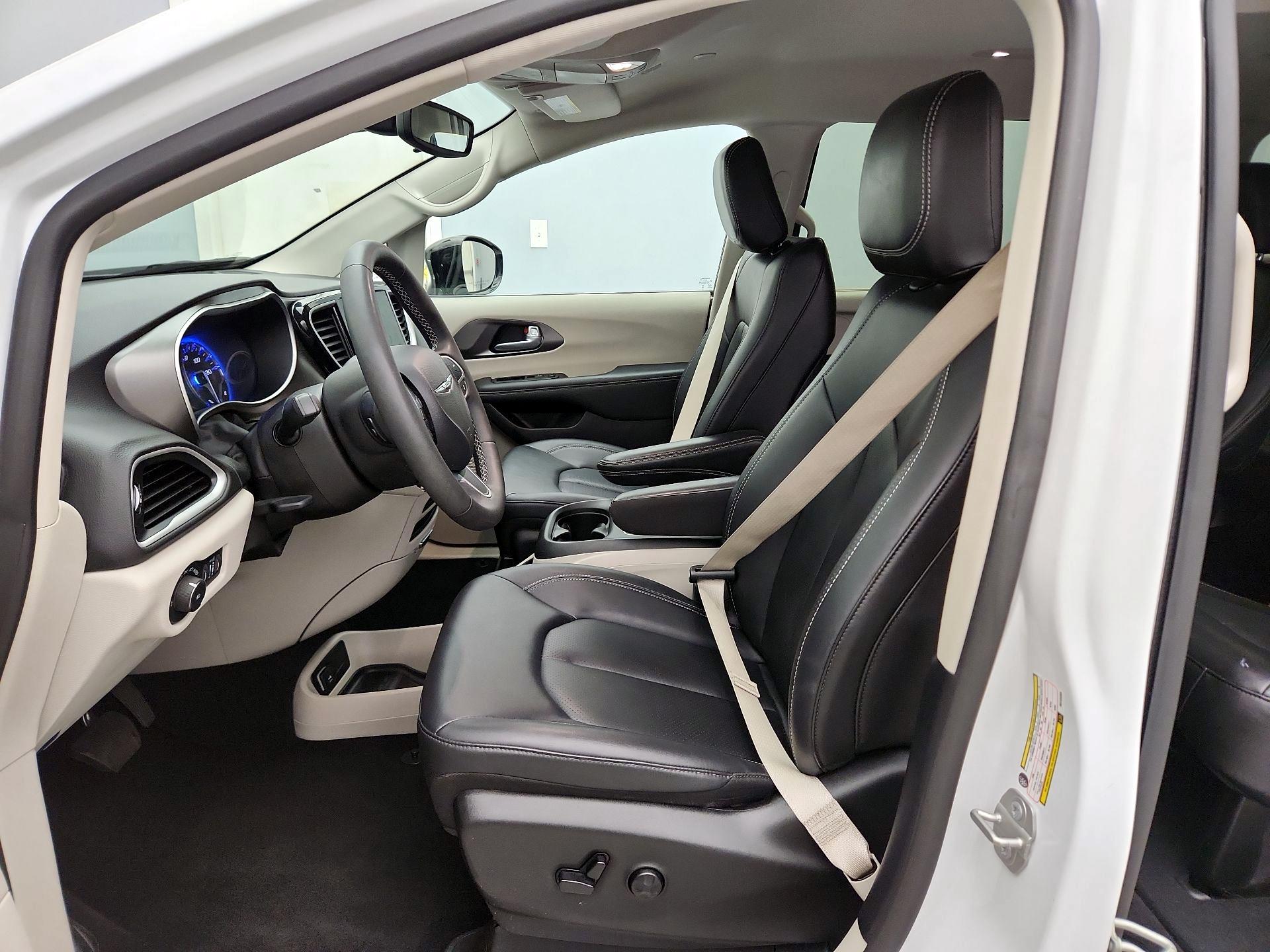 Thumbnail: 2024 Chrysler Pacifica - 11