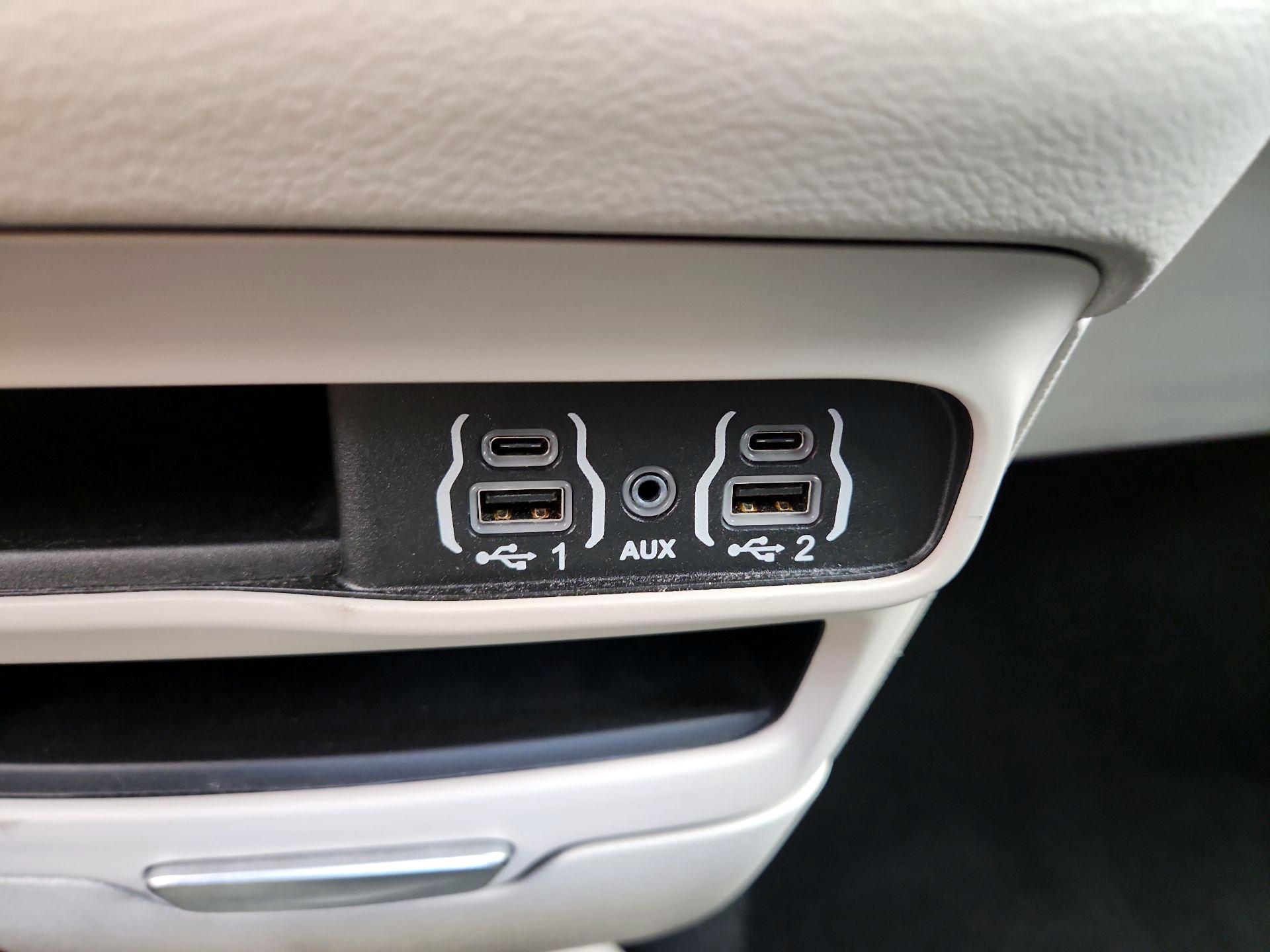 Thumbnail: 2024 Chrysler Pacifica - 18