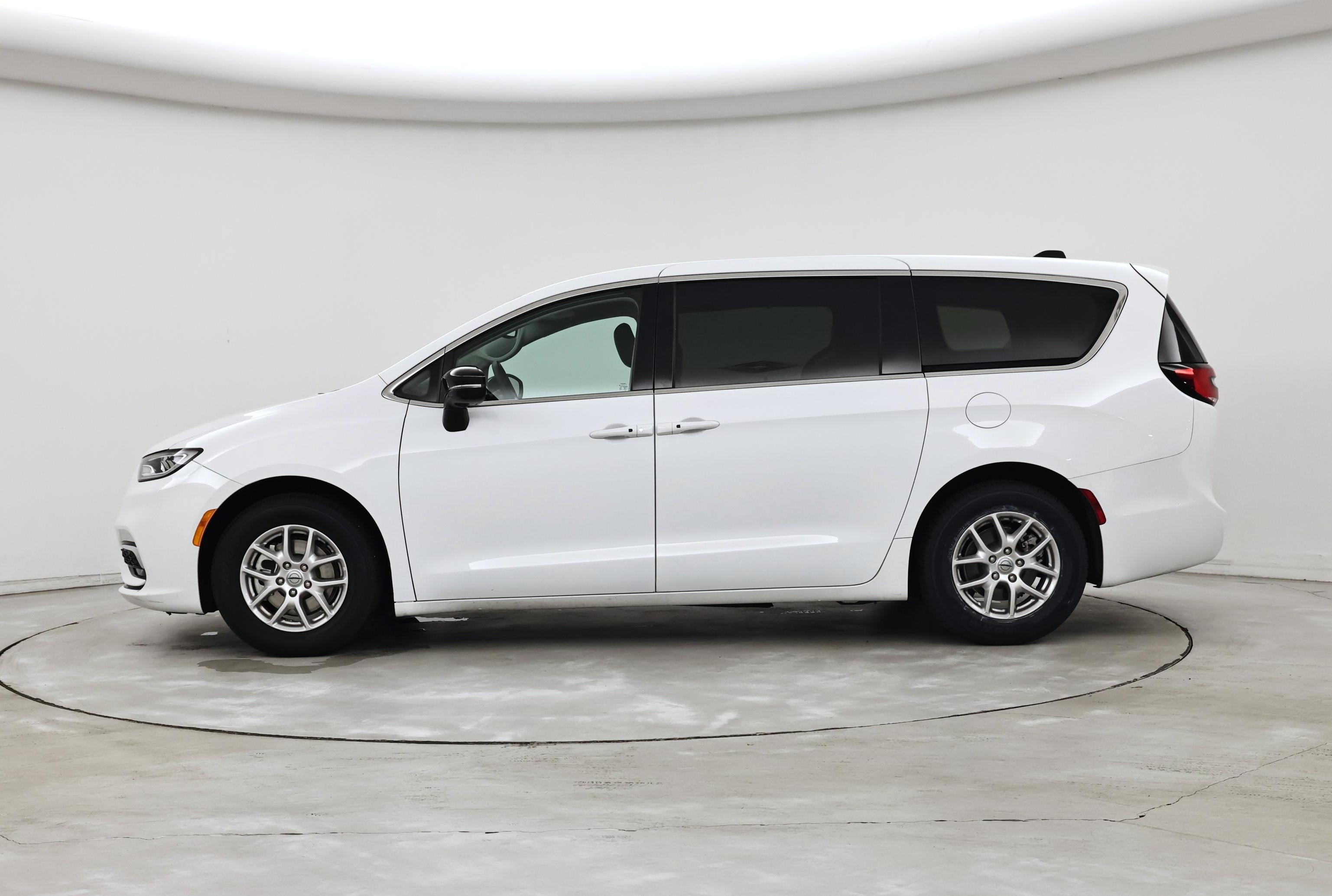 Thumbnail: 2024 Chrysler Pacifica - 3