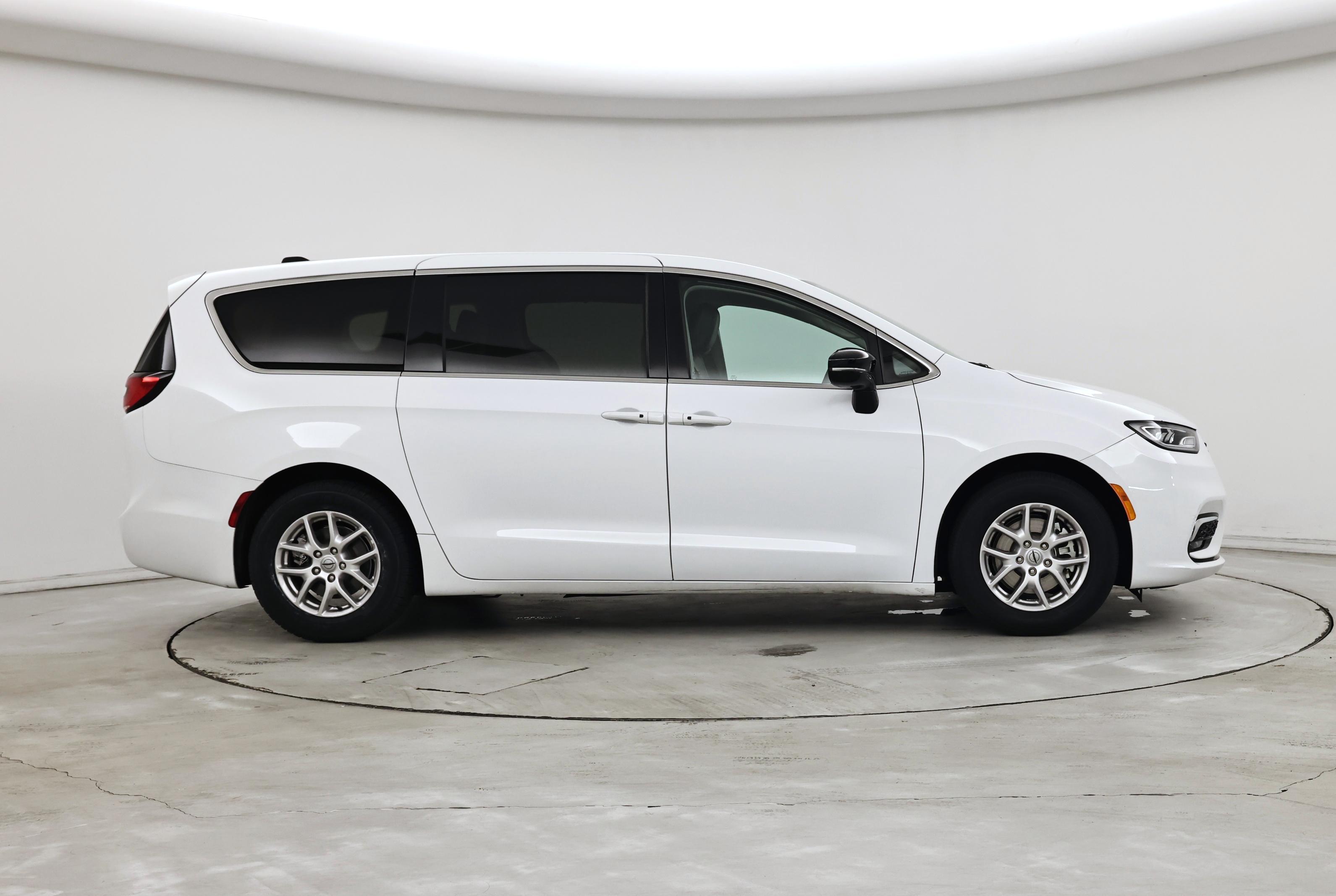 Thumbnail: 2024 Chrysler Pacifica - 7