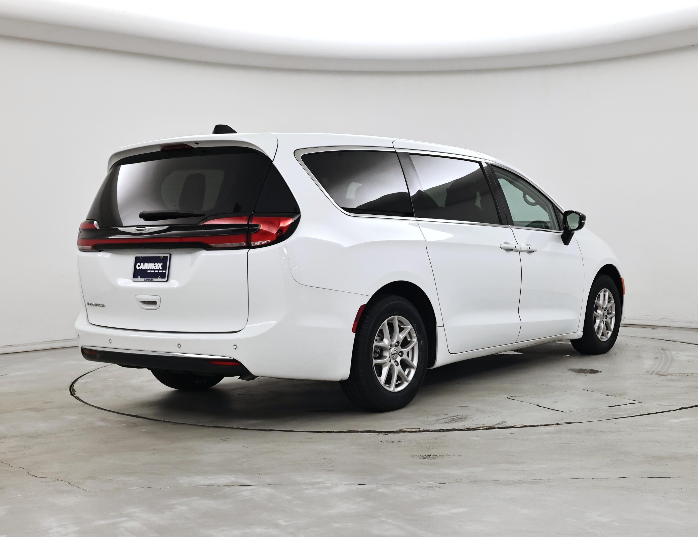 Thumbnail: 2024 Chrysler Pacifica - 8