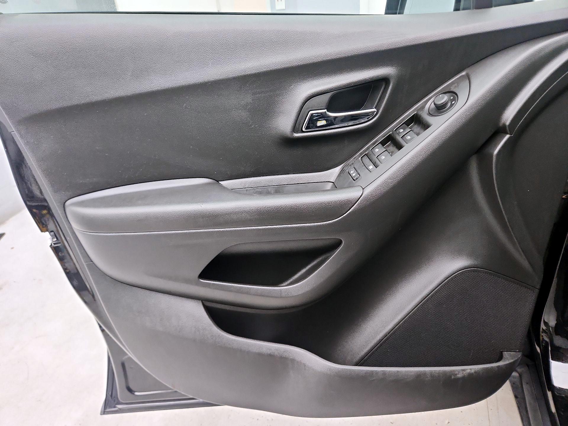 Thumbnail: 2021 Chevrolet Trax - 12