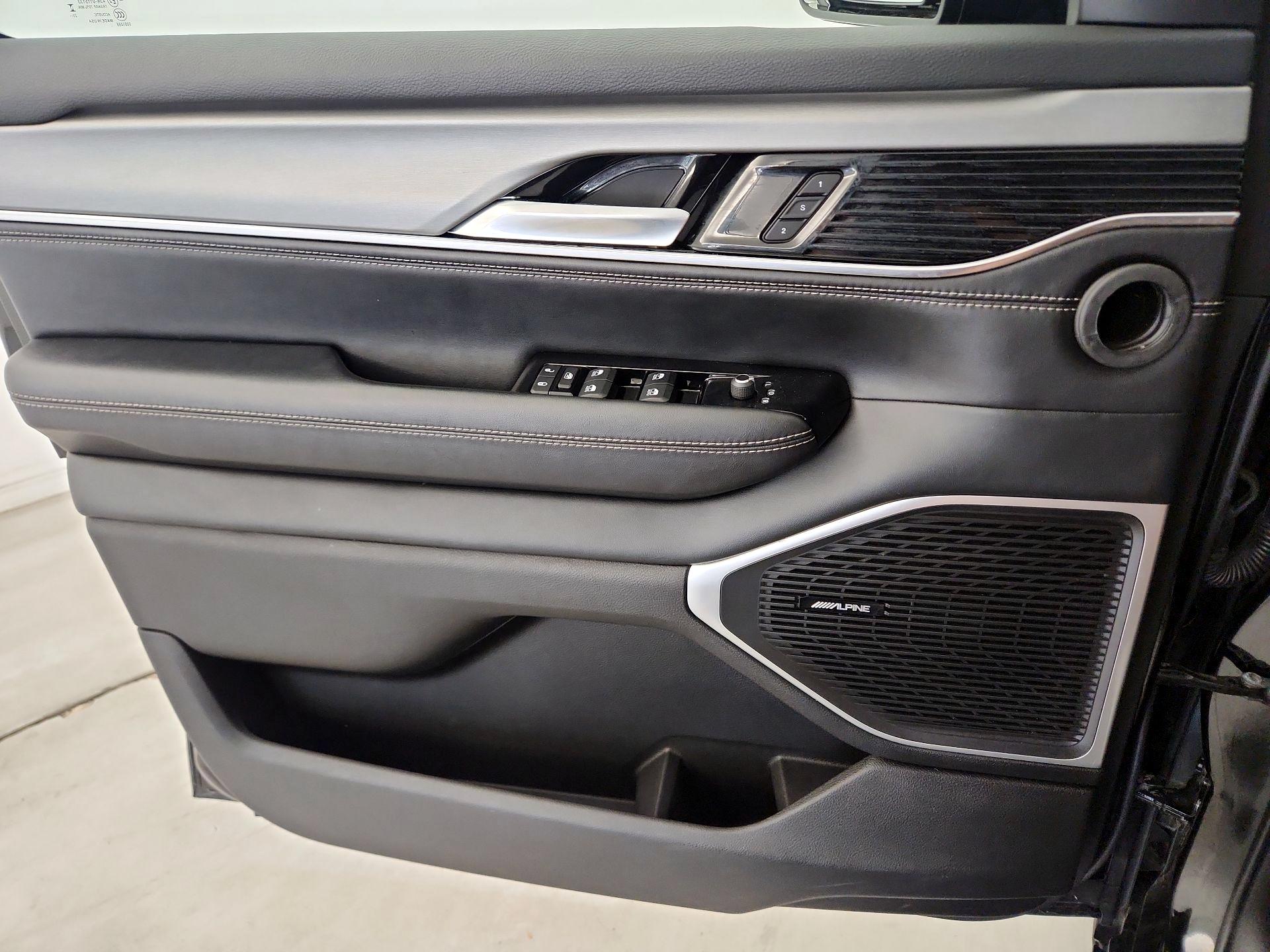 Thumbnail: 2024 Jeep Wagoneer - 12