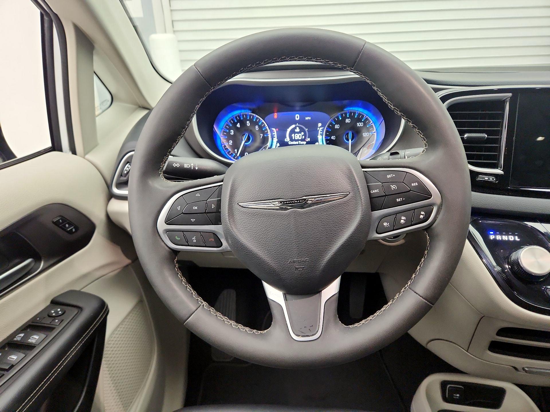 Thumbnail: 2024 Chrysler Pacifica - 10