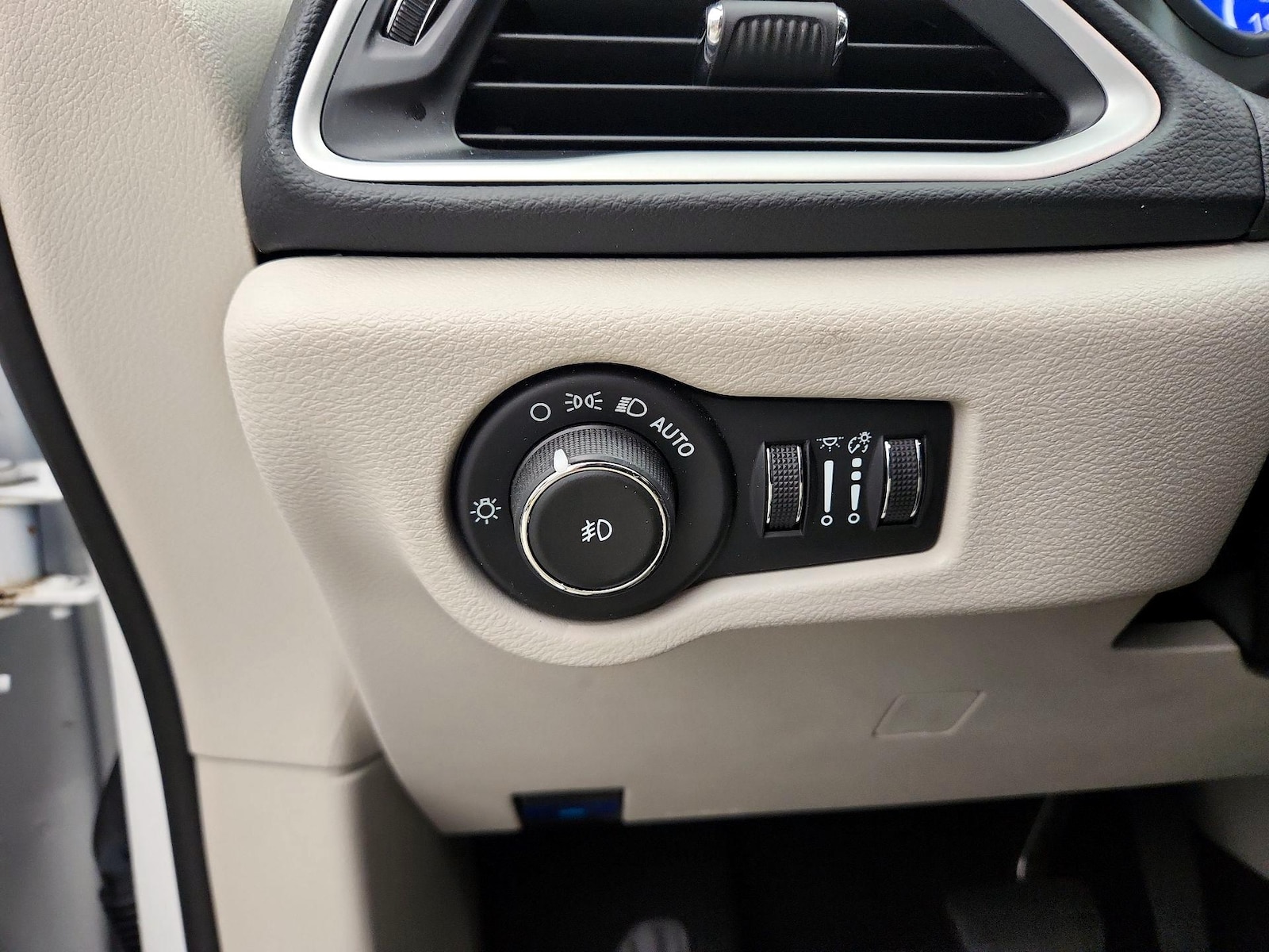2024 Chrysler Pacifica Touring L - Photo 14