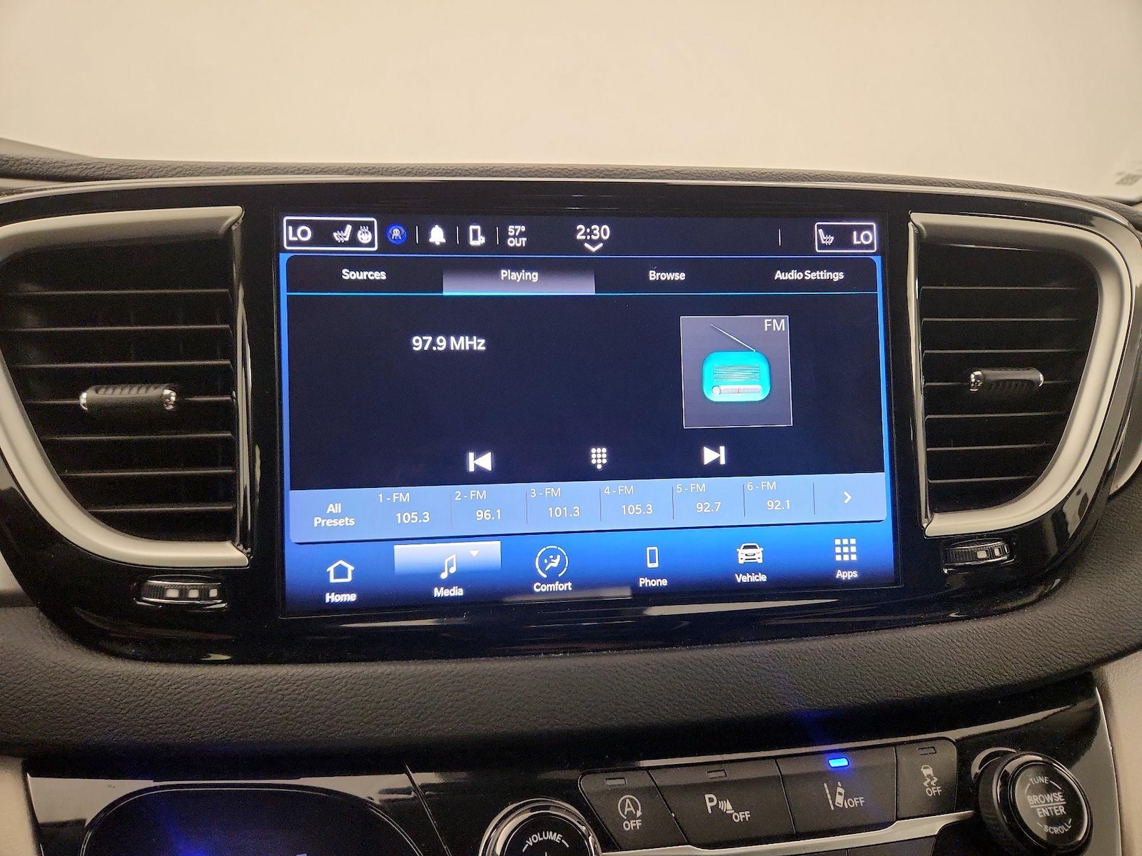 2024 Chrysler Pacifica Touring L - Photo 16