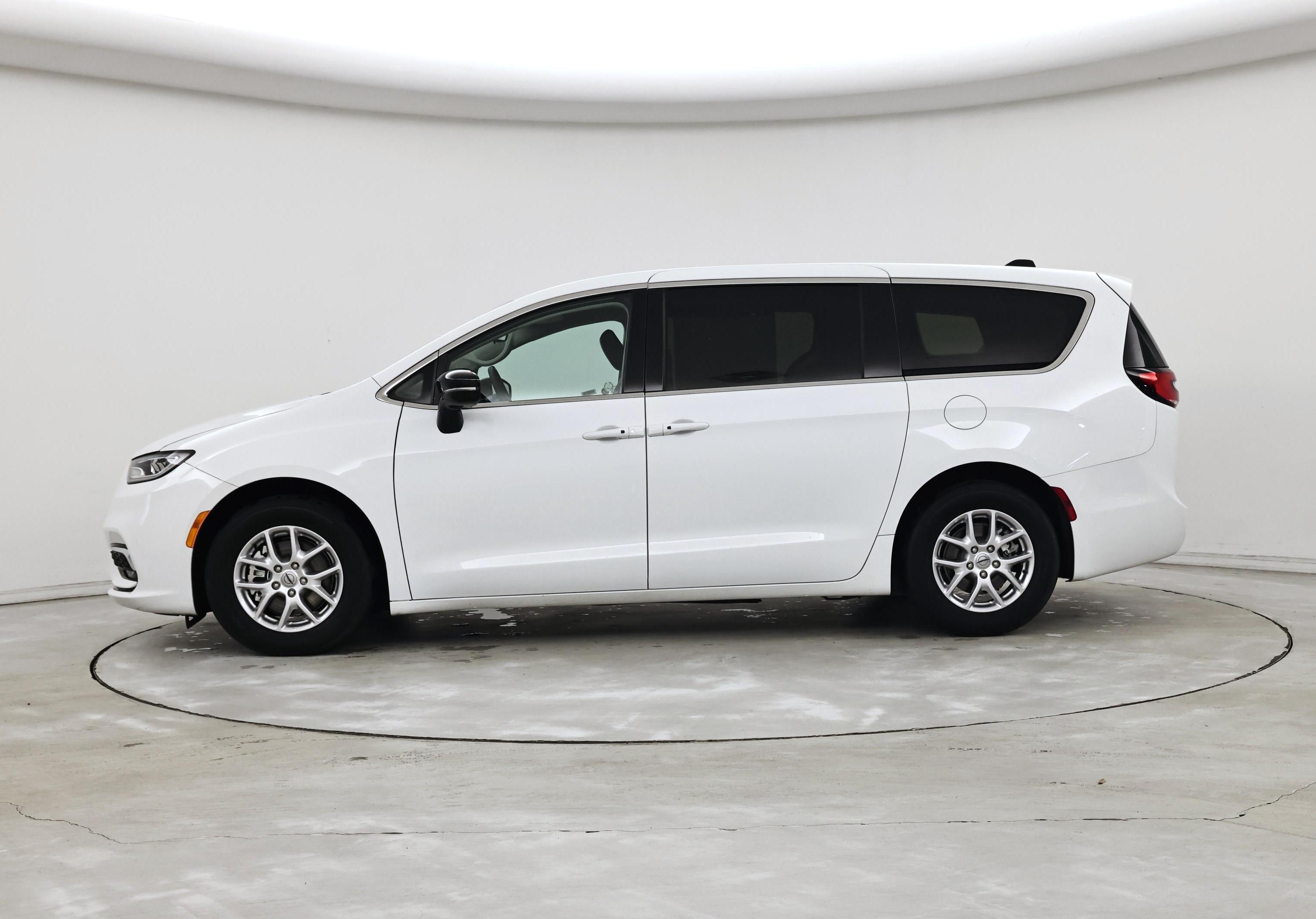 Thumbnail: 2024 Chrysler Pacifica - 3